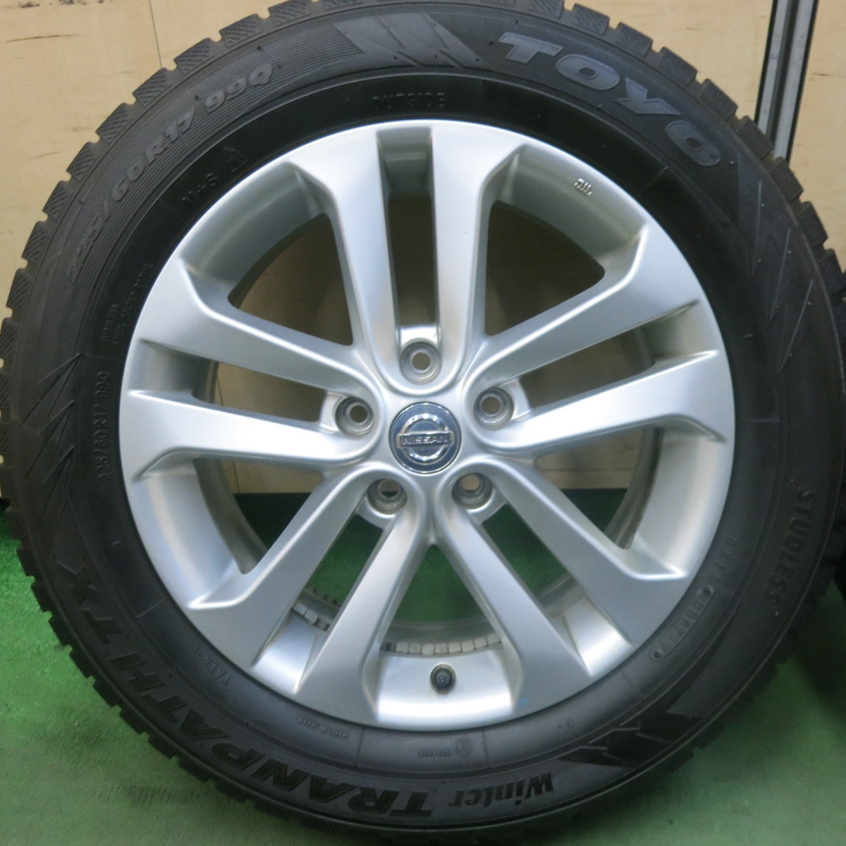 バリ溝!9.5分★日産 ジューク 純正 225/60R17 スタッドレス トーヨー ウインター トランパス TX 17インチ PCD114.3/5H★5110703SKス