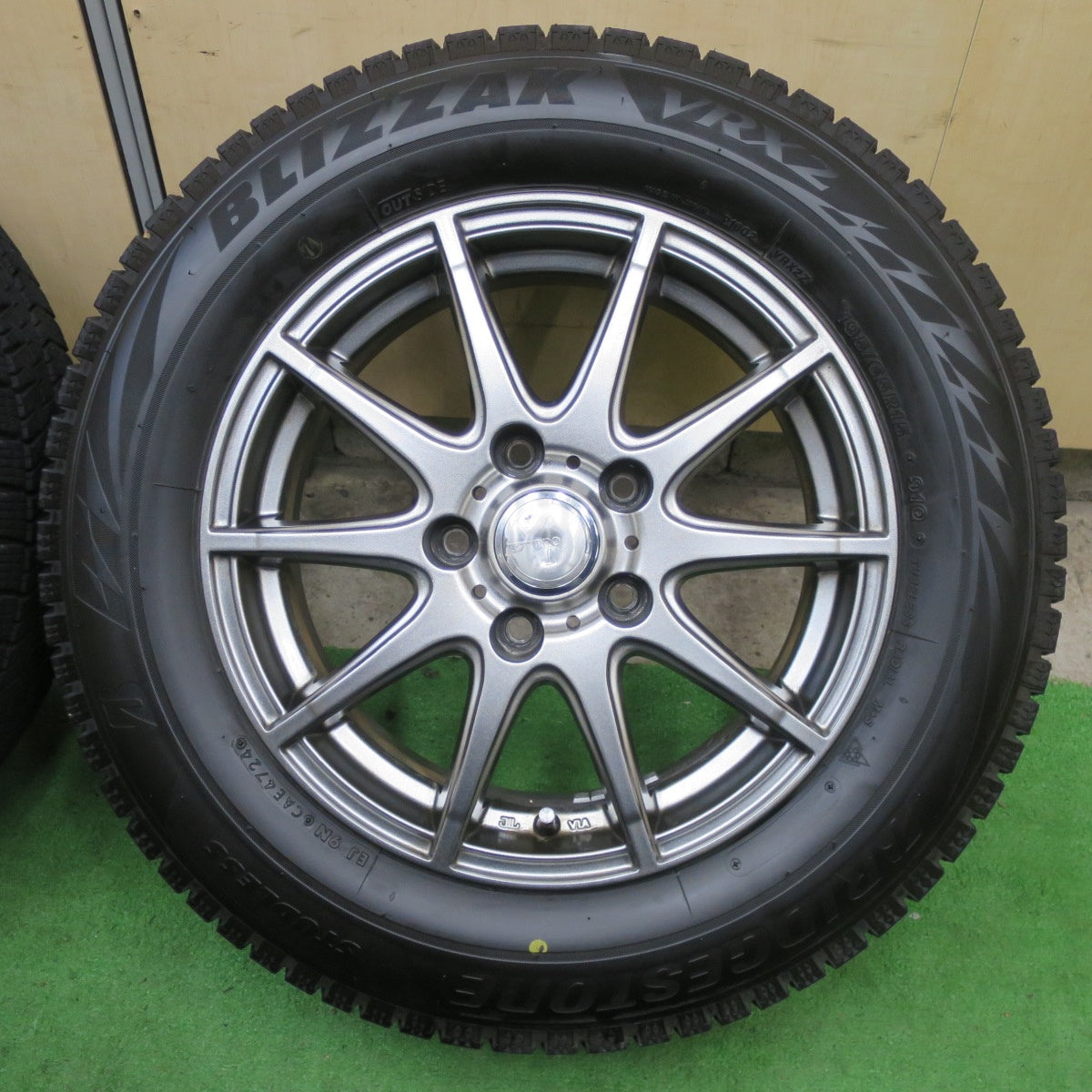 バリ溝!24年!キレイ!9.5分以上★スタッドレス 195/65R15 ブリヂストン ブリザック VRX2 TIRO 15インチ PCD114.3/5H★5090702TTス