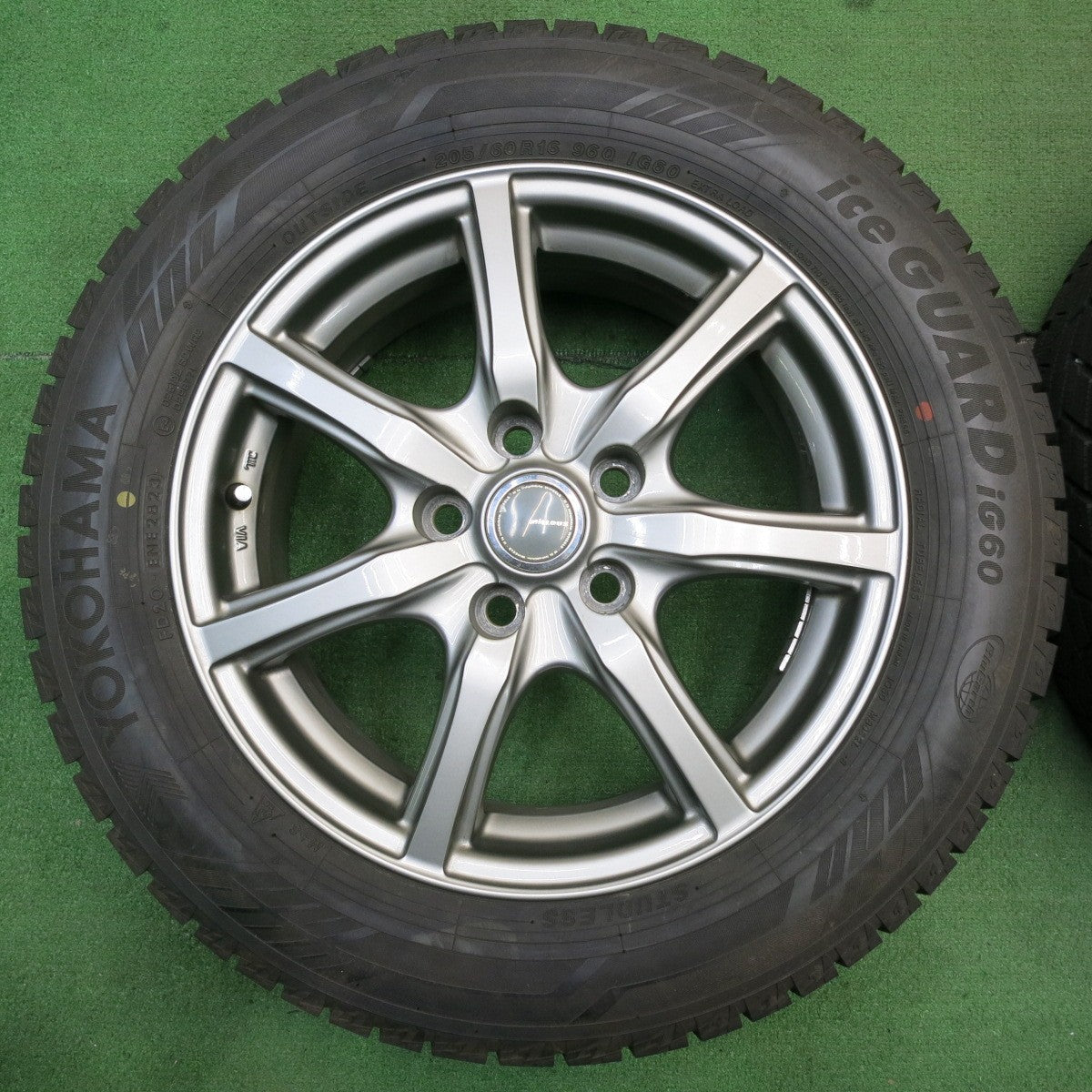 タイヤほぼ未使用!23年!キレイ★スタッドレス 205/60R16 ヨコハマ アイスガード iG60 MiLLOUS ミルアス 16インチ PCD114.3/5H★5051501NJス