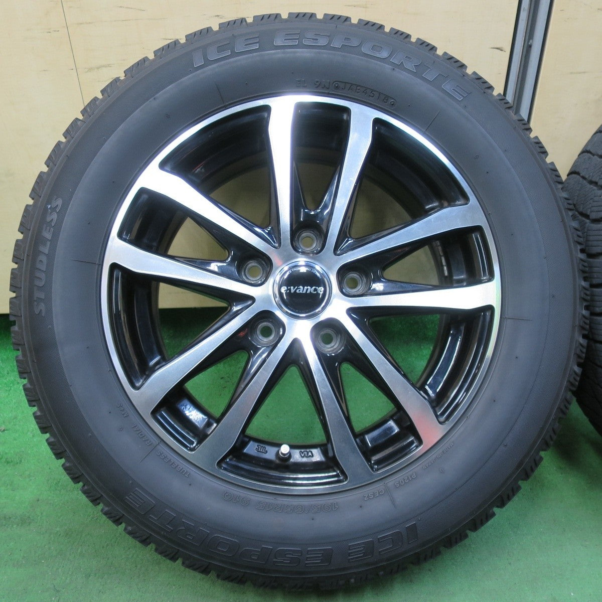 バリ溝!キレイ!9分★スタッドレス 195/65R15 アイスエスポルテ e:vance HA1 エヴァンス 15インチ PCD114.3/5H★5012511イス