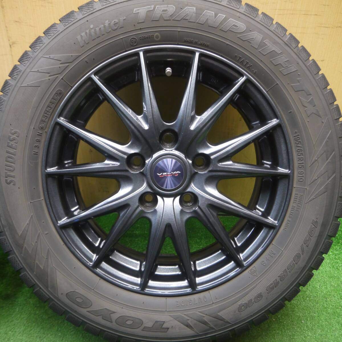 バリ溝!キレイ!9分★スタッドレス 195/65R15 トーヨー ウインター トランパス TX VELVA SPORTZ ヴェルヴァ 15インチ PCD114.3/5H★5012702Hス