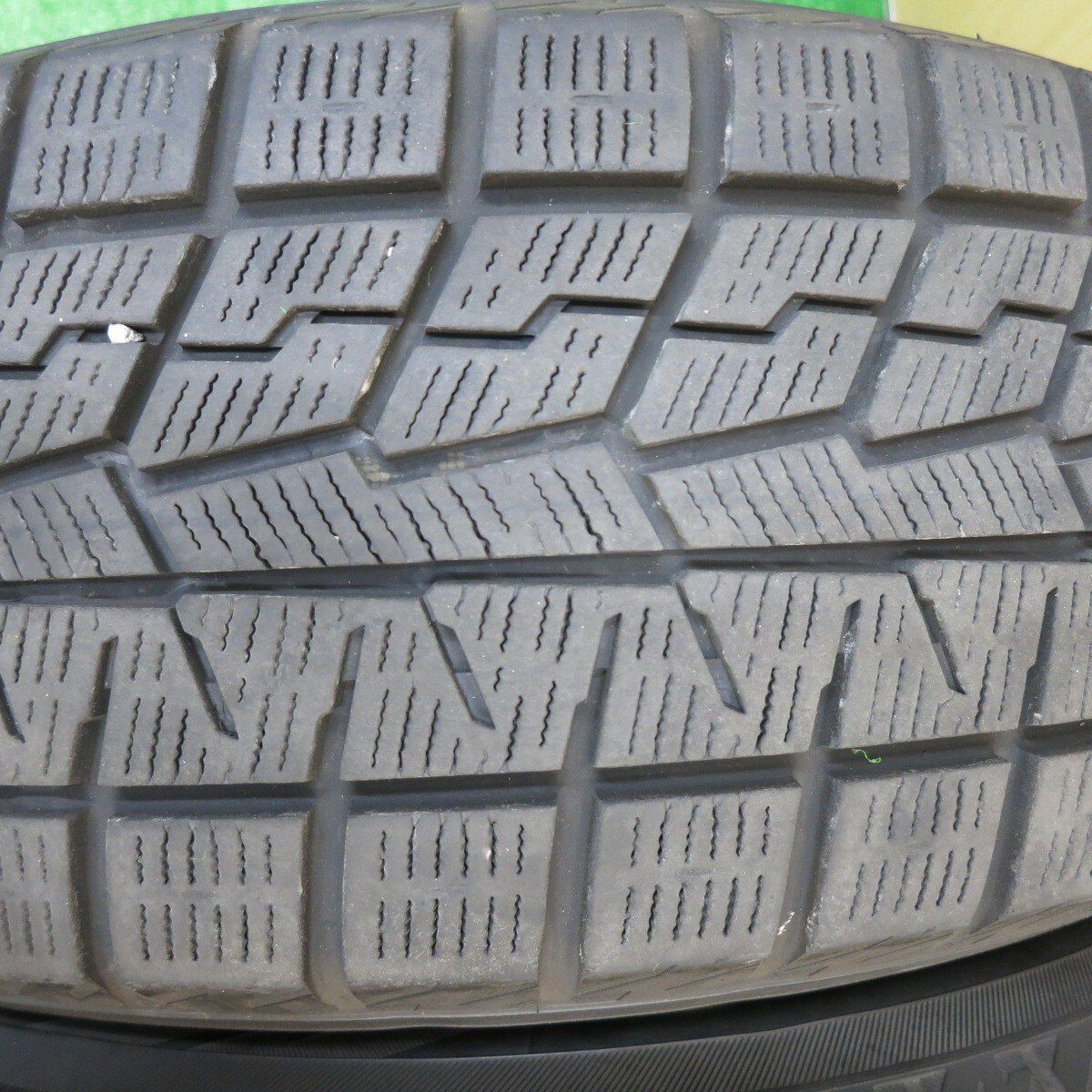 バリ溝!21年!キレイ!8.5分★プリウス 等 195/65R15 スタッドレス ヨコハマ アイスガード iG70 GRASS グラス 15インチ PCD100/5H★5040502TNス