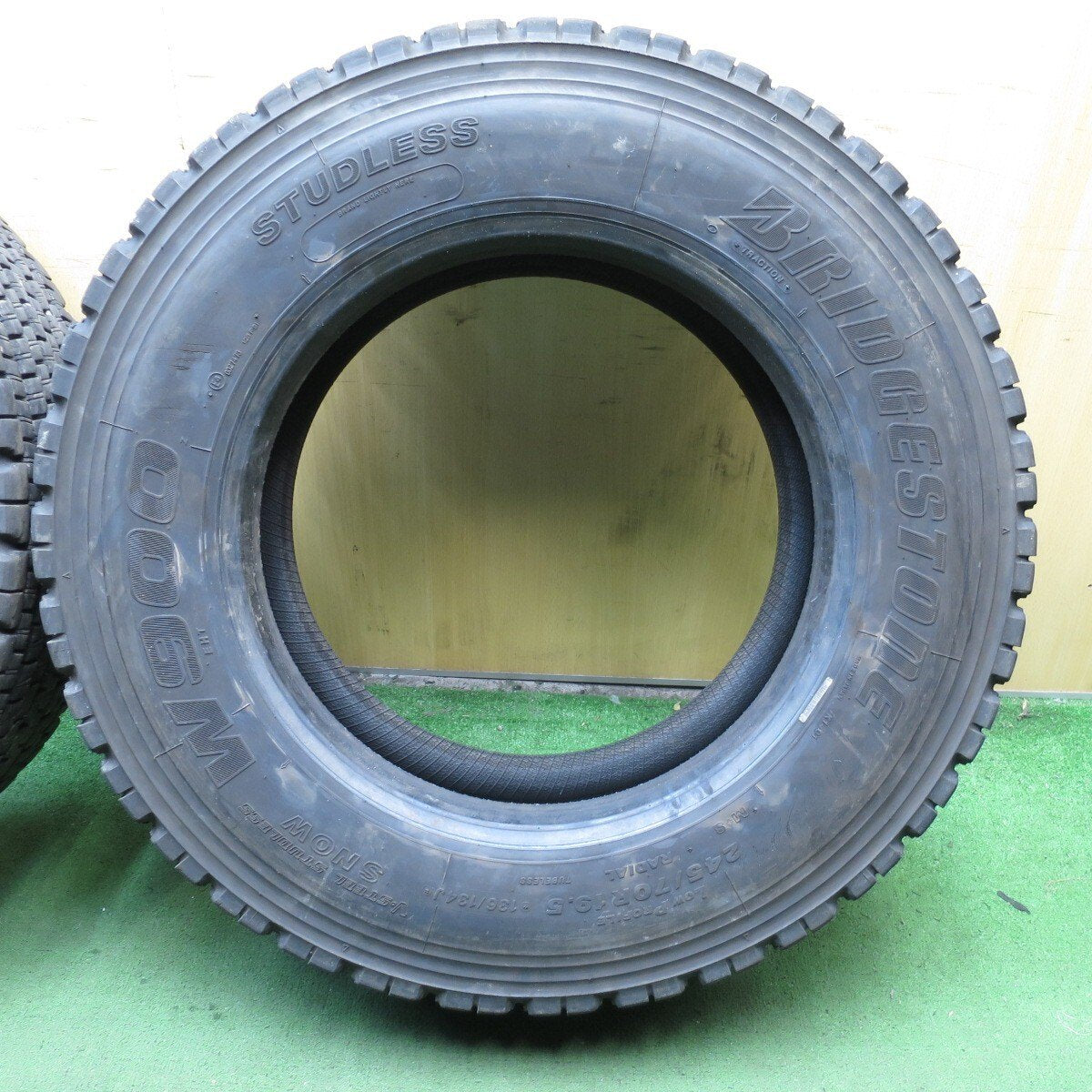 2本価格!20年★トラック タイヤ 245/70R19.5 136/134J スタッドレス ブリヂストン W900 19.5インチ★4052907クスタ