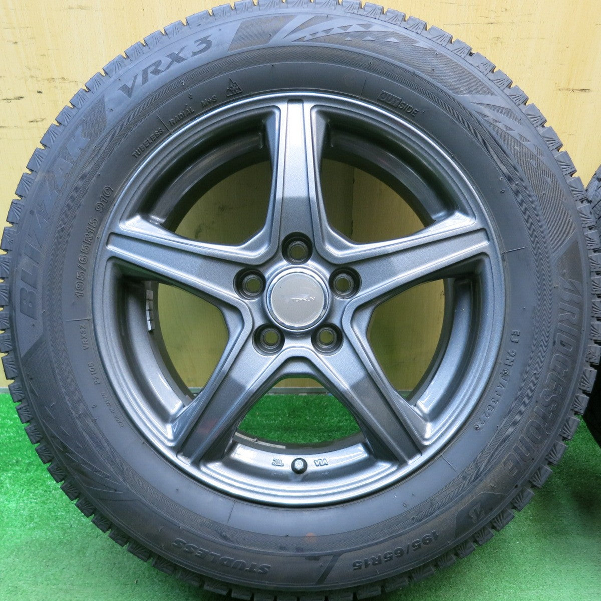 バリ溝!22年!キレイ!9.5分★プリウス 等 195/65R15 スタッドレス ブリヂストン ブリザック VRX3 TOPRUN トップラン 15インチ PCD100/5H★5050309HAス