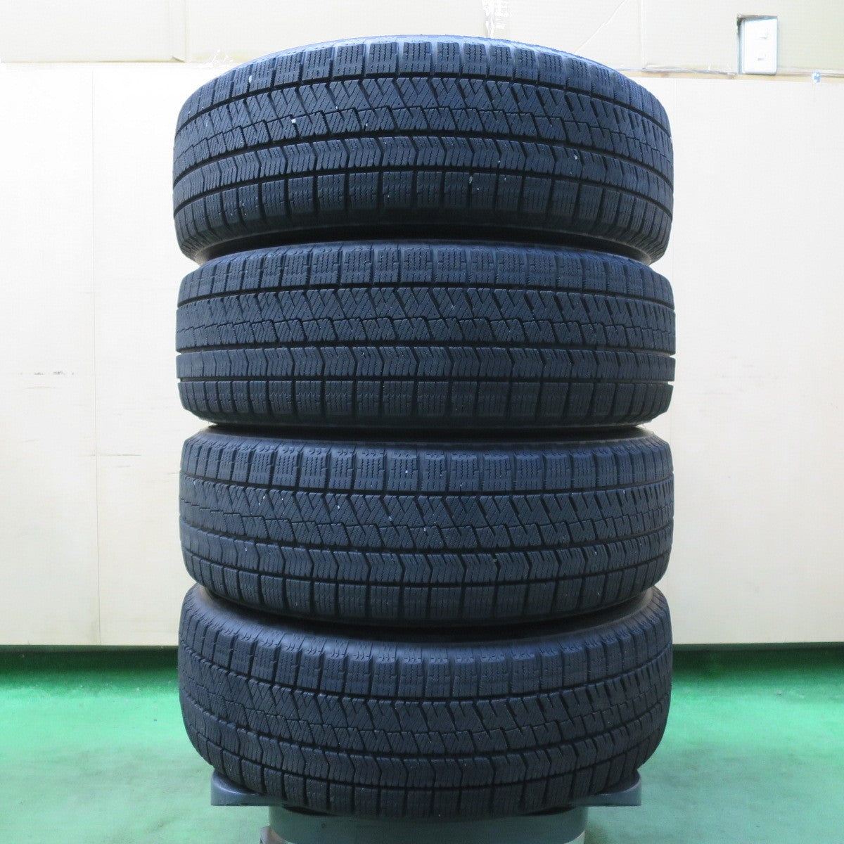 バリ溝!22年!8.5分★スタッドレス 185/60R15 ブリヂストン ブリザック VRX2 BALMINUM バルミナ 15インチ PCD100/4H★5042505イス