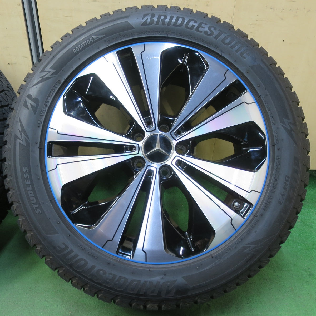 センサー付!バリ溝!21年!キレイ!9.5分★ベンツ N293 EQC 純正 235/55R19 255/50R19 スタッドレス ブリヂストン ブリザック DM-V3 19インチ PCD112/5H★5092703イス