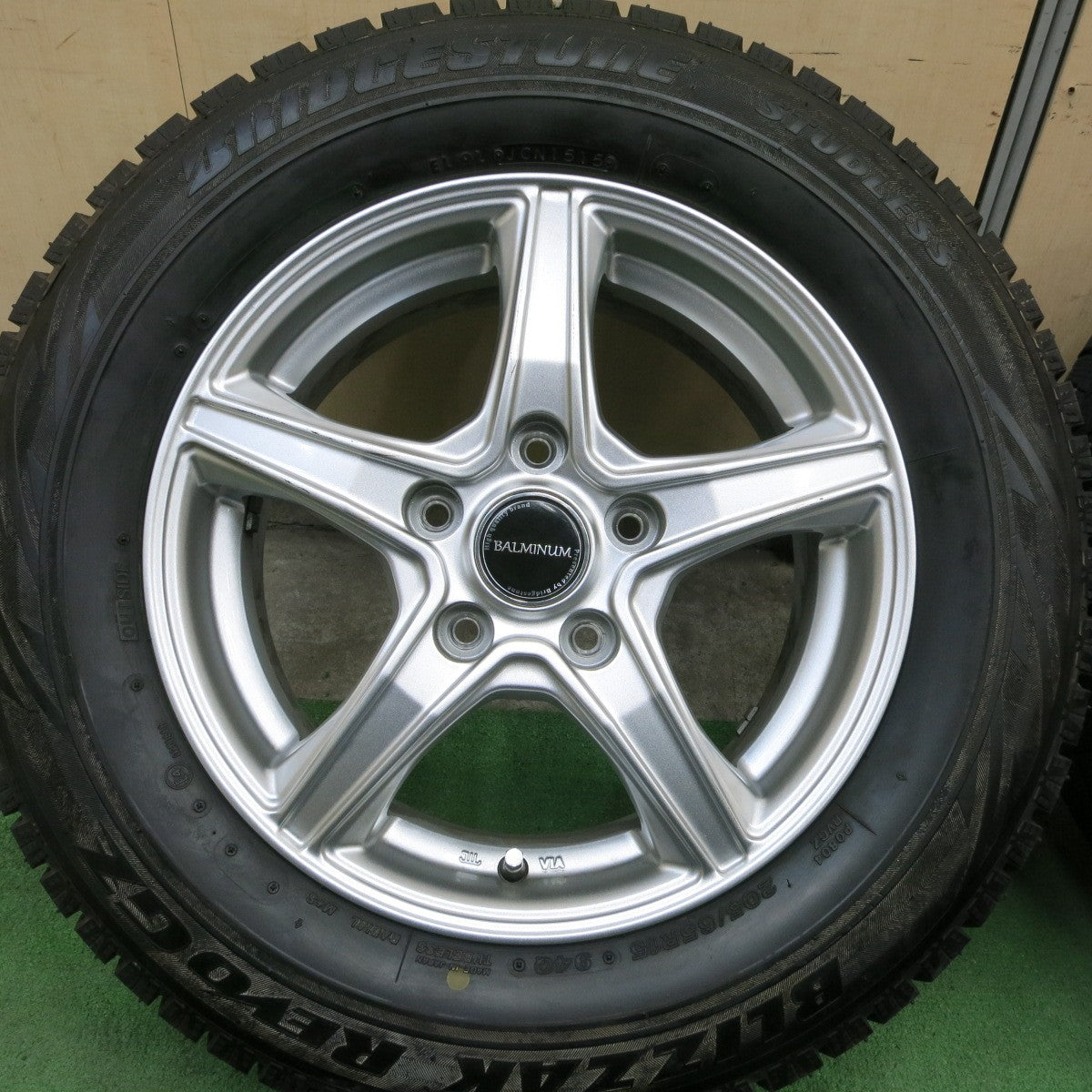 超バリ溝!キレイ!ほぼ10分★スタッドレス 205/65R15 ブリヂストン ブリザック REVO GZ BALMINUM バルミナ 15インチ PCD114.3/5H★5050102TTス