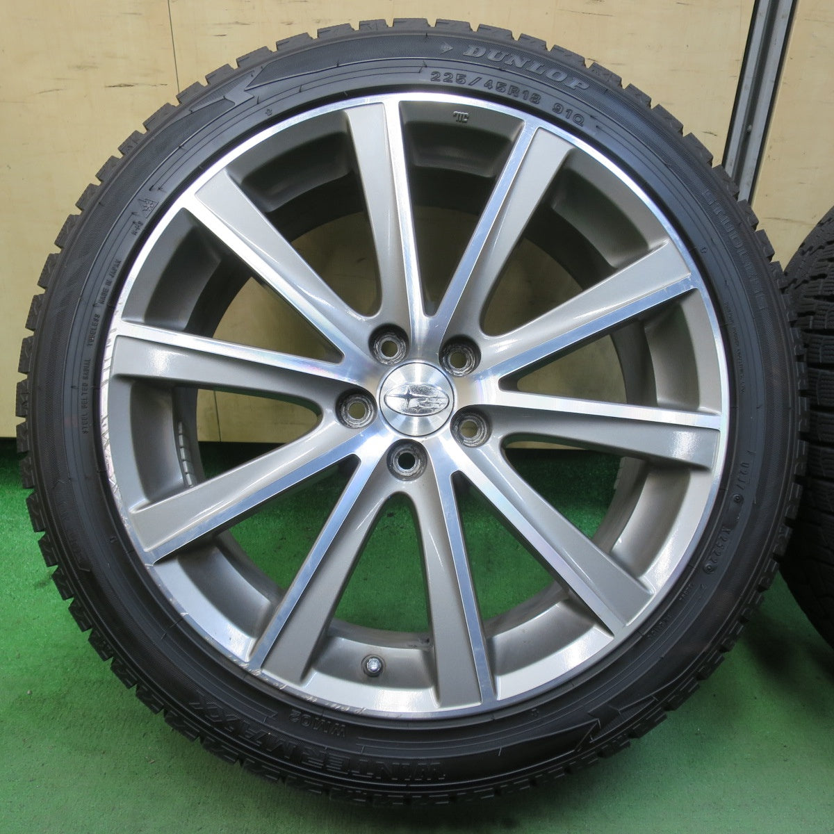 バリ溝!22年!9.5分★スバル レガシィ 純正 225/45R18 スタッドレス ダンロップ ウインターマックス WM02 18インチ PCD100/5H★5093002イス