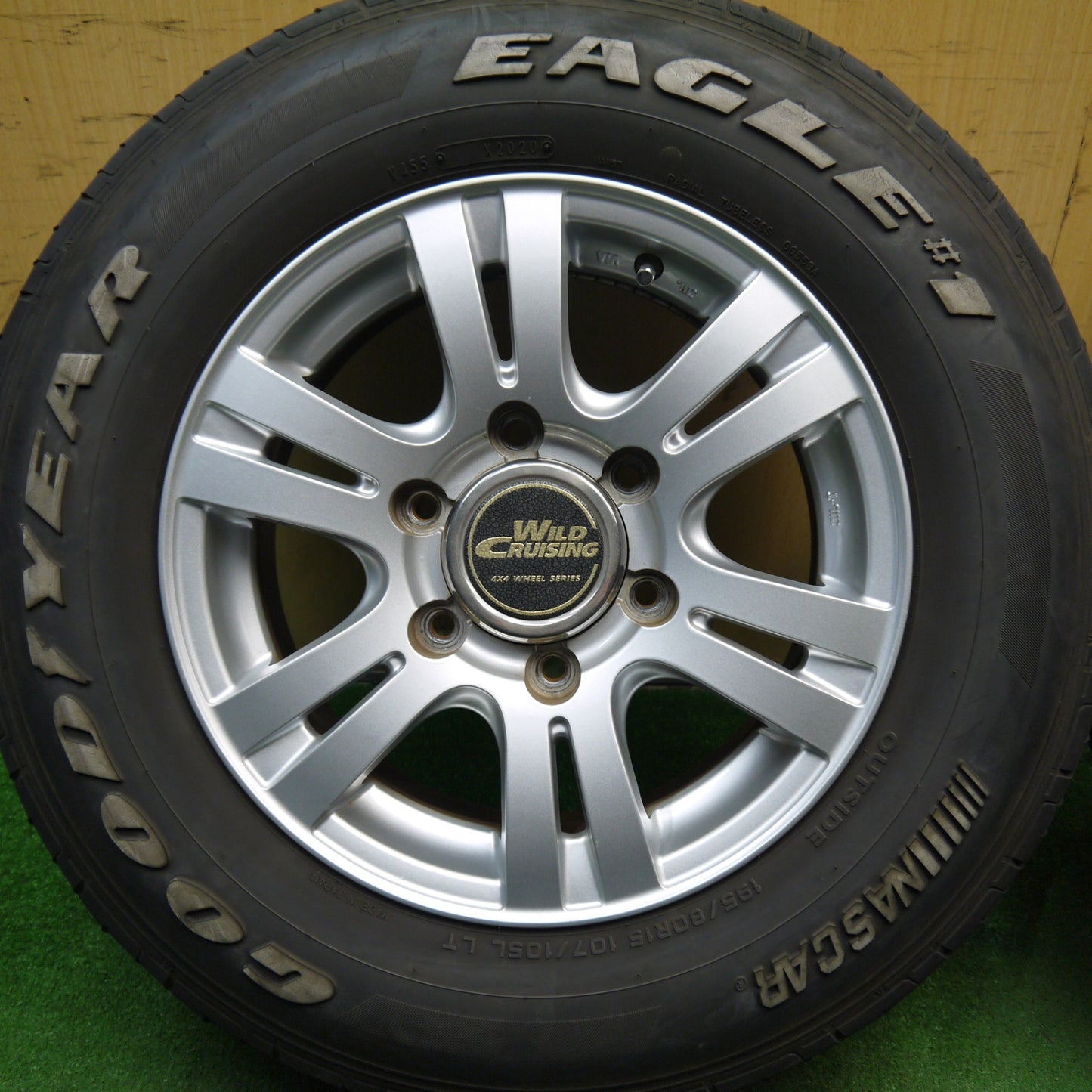 バリ溝!キレイ!9分★195/80R15 107/105L グッドイヤー イーグル #1 ナスカー ホワイトレター WILD CRUISING 4X4 ワイルド クルージング 4×4 PCD139.7/6H★5050205Hノ