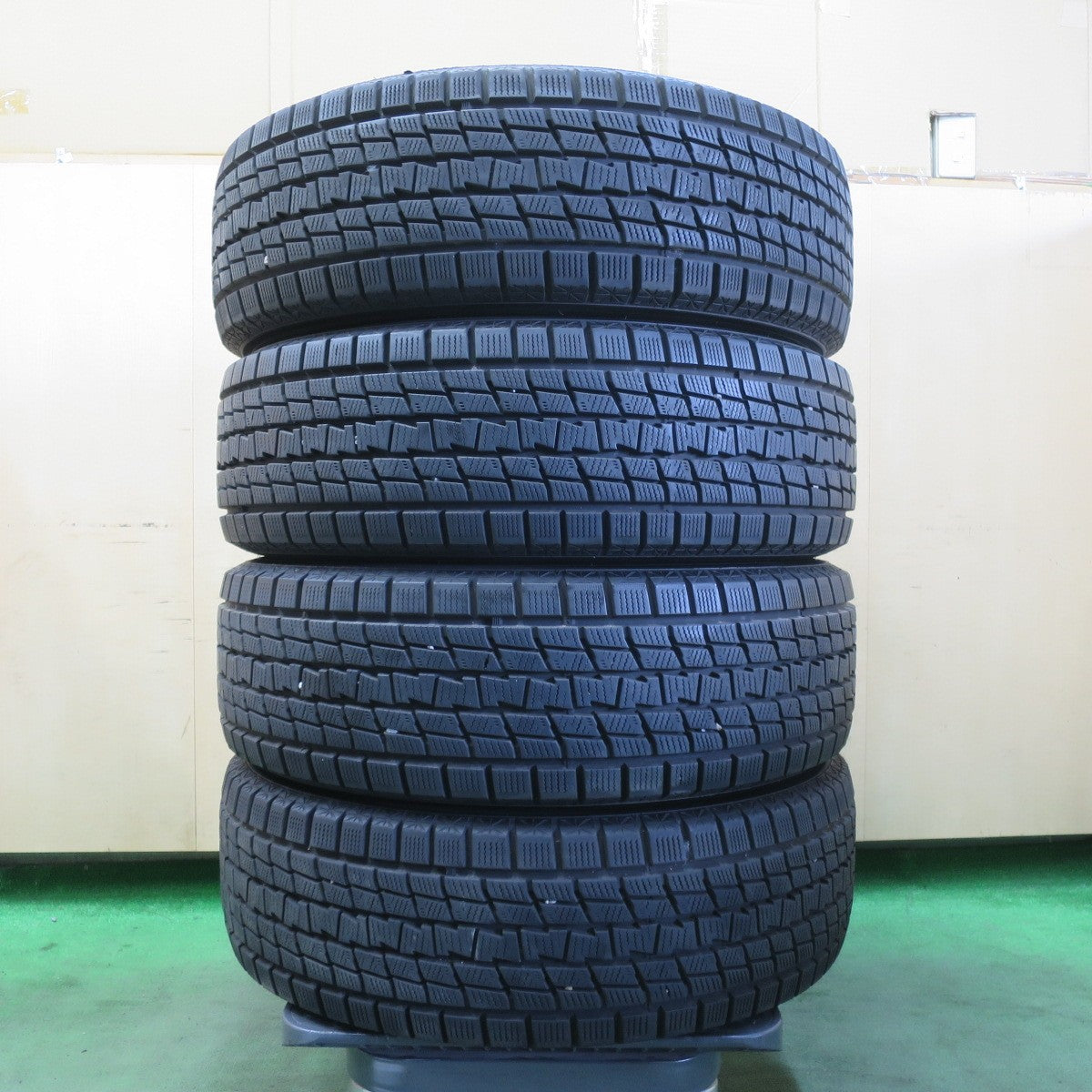 バリ溝!9.5分以上★スタッドレス 225/65R17 グッドイヤー アイスナビ SUV タイヤ 17インチ ハリアー RAV4 CX-5 CX-8 等★5110807イスタ