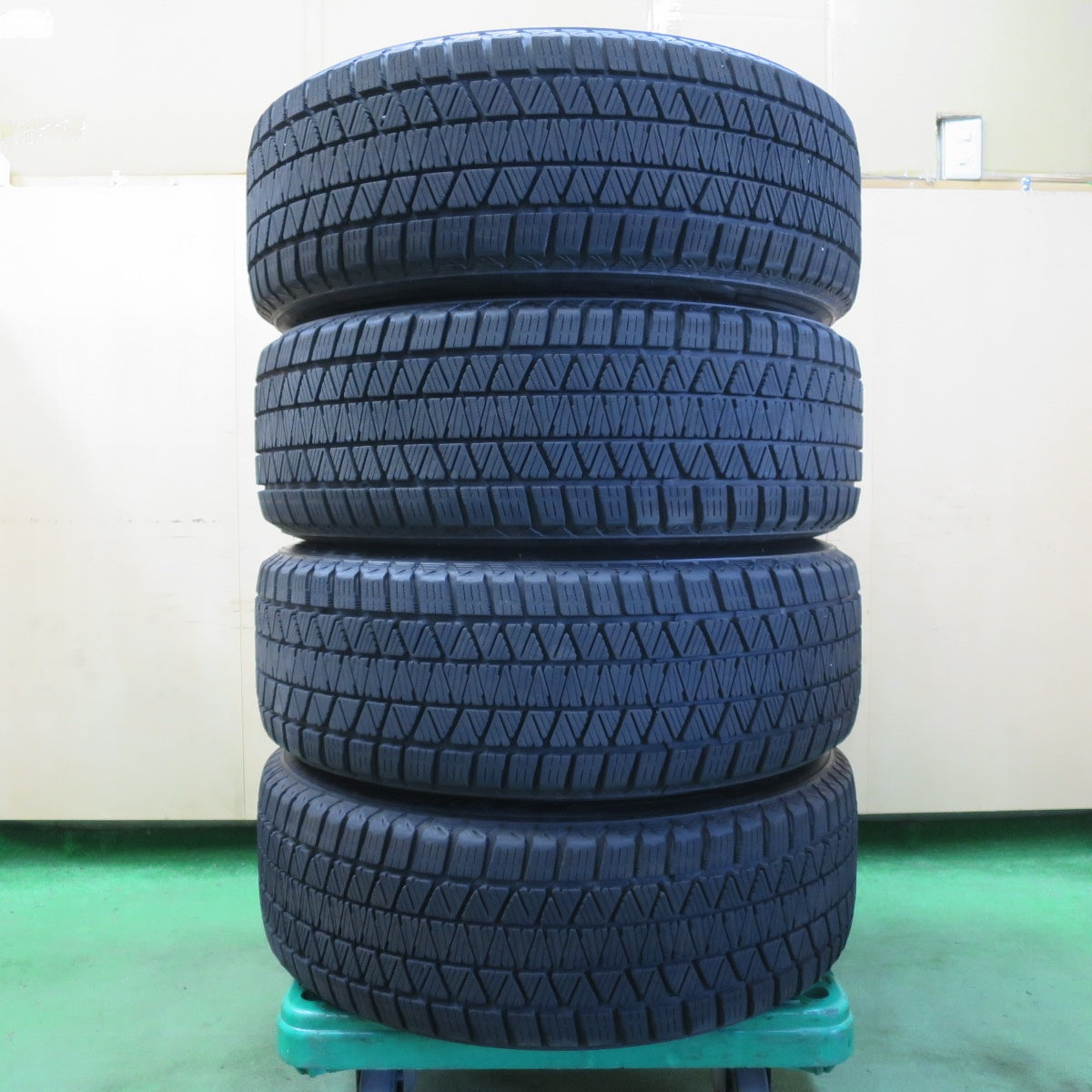 バリ溝!22年!キレイ!9分★スタッドレス 225/60R17 ブリヂストン ブリザック DM-V3 BALMINUM バルミナ 17インチ PCD114.3/5H★5052005イス