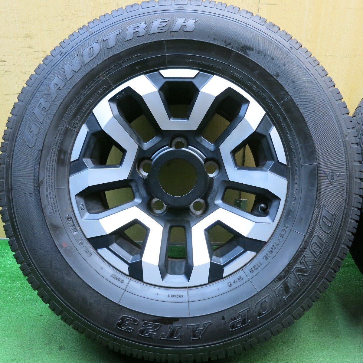 ほぼ新車外し!24年★トヨタ 70系 ランクル 純正 265/70R16 ダンロップ AT23 グラントレック 16インチ PCD150/5H★5072707HAノ