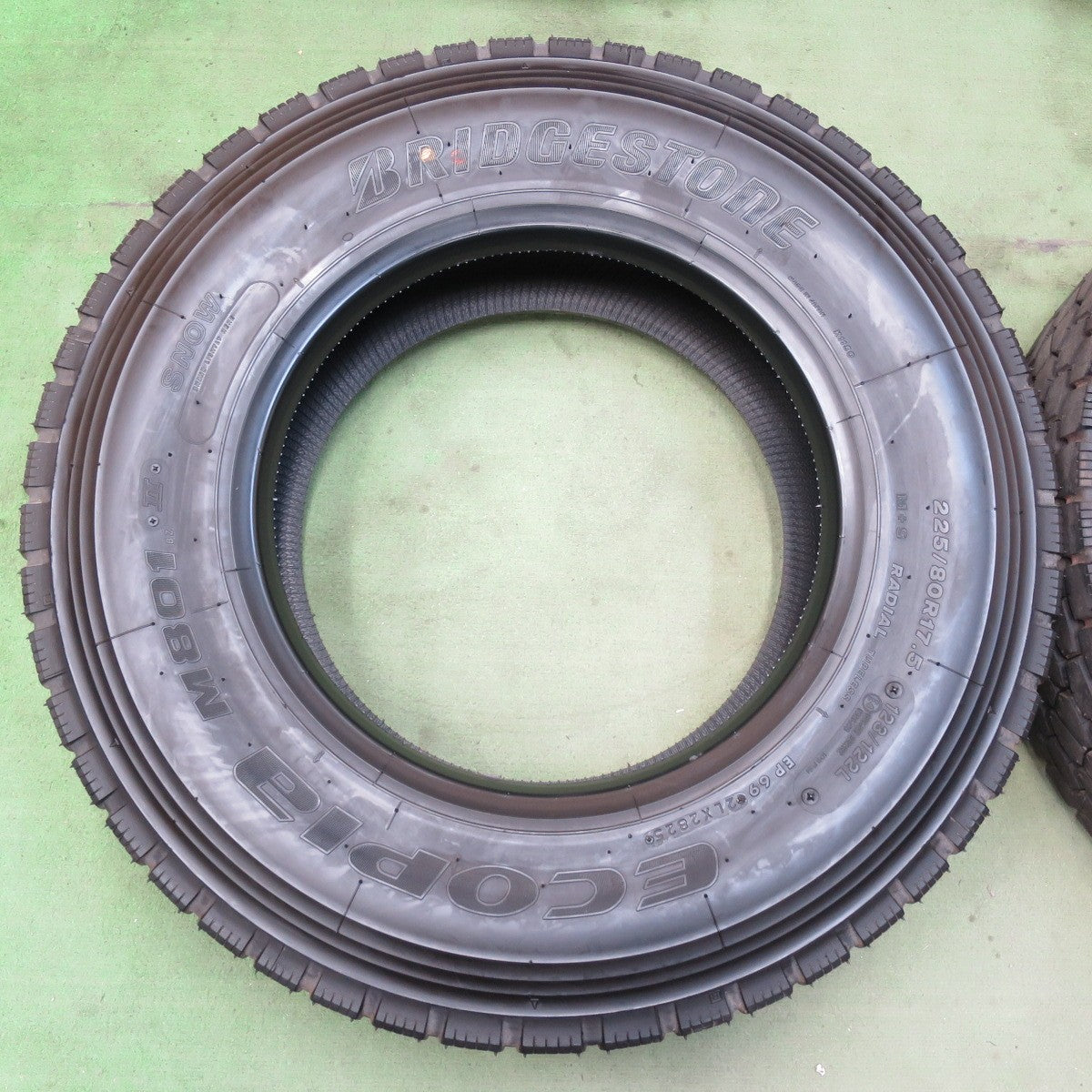 ほぼ未使用!25年★トラック タイヤ 225/80R17.5 123/122L ブリヂストン エコピア M801 Ⅱ ミックス オールシーズン 17.5インチ★5103001イスタ