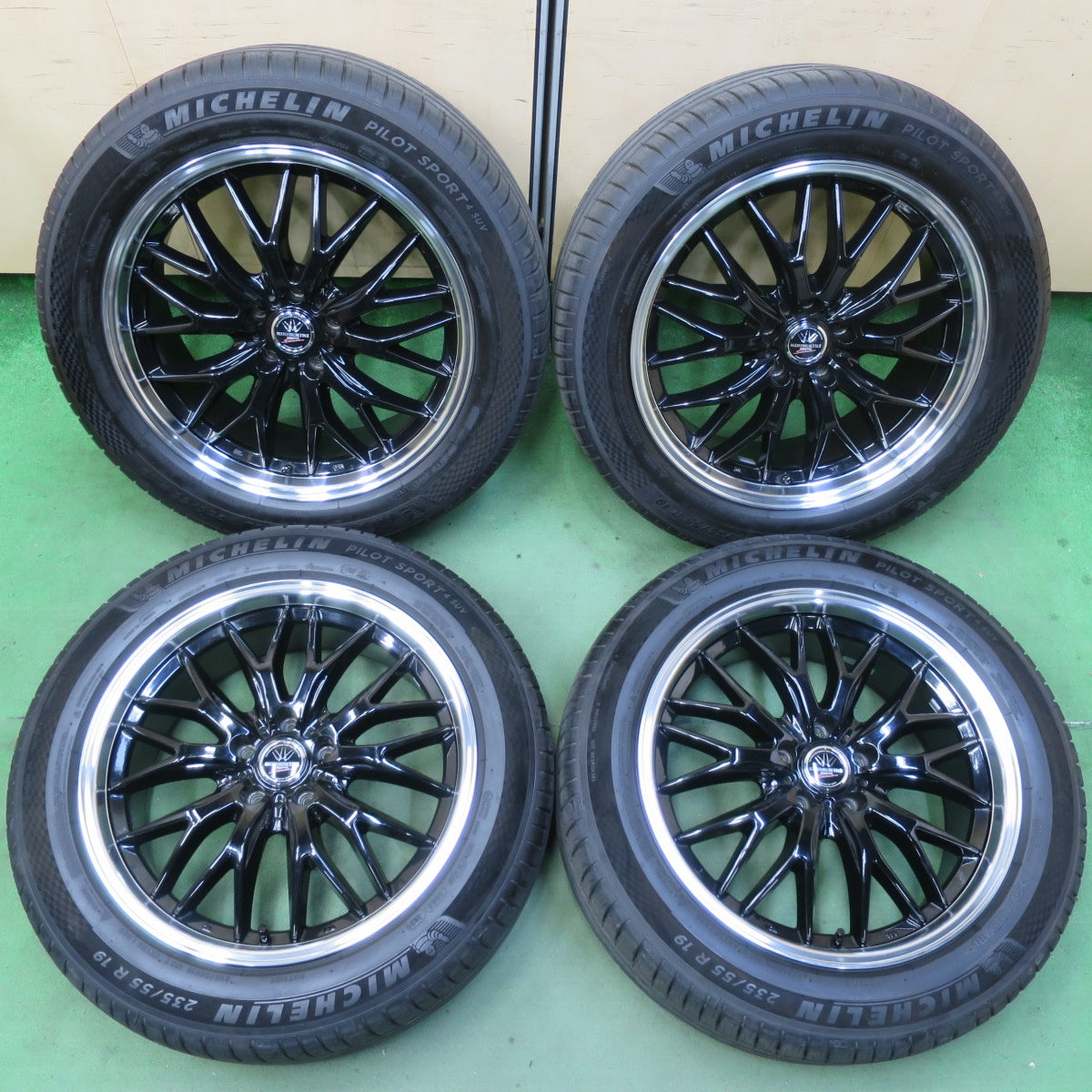 バリ溝!24年!キレイ!9.5分★LOXARNY MULTI FORCHETTA2 SP Spector 235/55R19 ミシュラン パイロット スポーツ4 SUV ロクサーニ マルチフォルケッタ SPスペクター PCD114.3/5H★5061501イノ