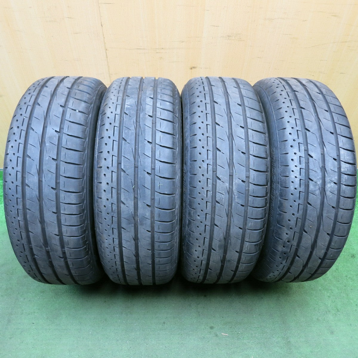 バリ溝!23年!9.5分★205/60R16 ブリヂストン LUFT RV2 Treffer トレファー 16インチ PCD114.3/5H★5092706HAノ
