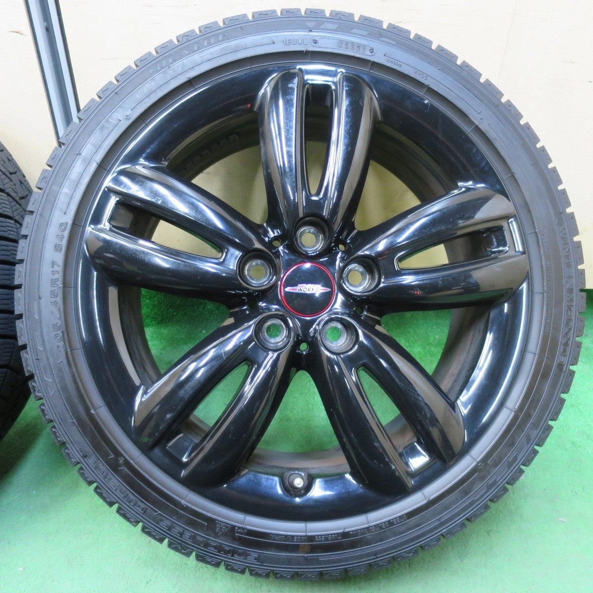 バリ溝!21年!9.5分★MINI ミニ F56 F56 F57 JCW 純正 205/45R17 スタッドレス ダンロップ ウインターマックス03 ジョンクーパーワークス PCD112/5H★5011801イス