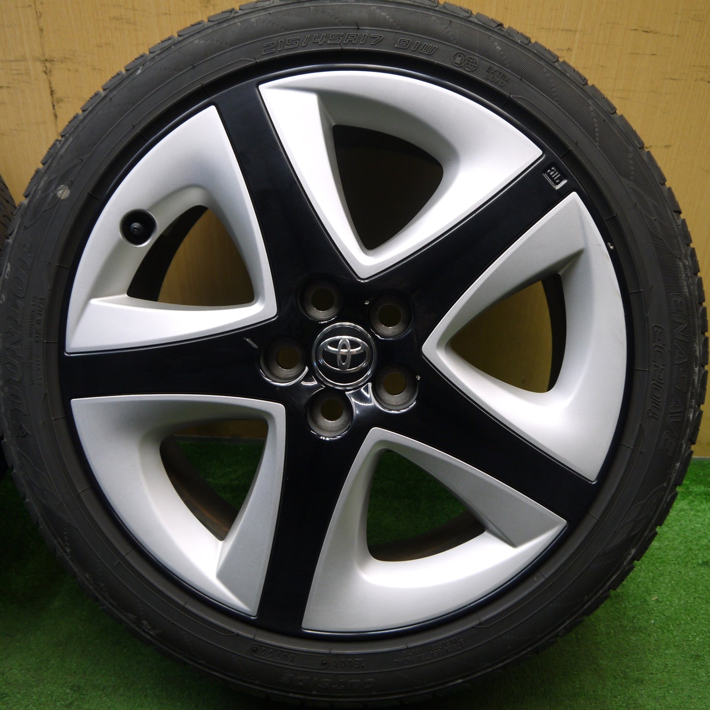 バリ溝!22年!キレイ!9.5分★トヨタ 50系 プリウス ツーリング 純正 215/45R17 ダンロップ エナセーブ EC204 17インチ PCD100/5H★5053002Hノ