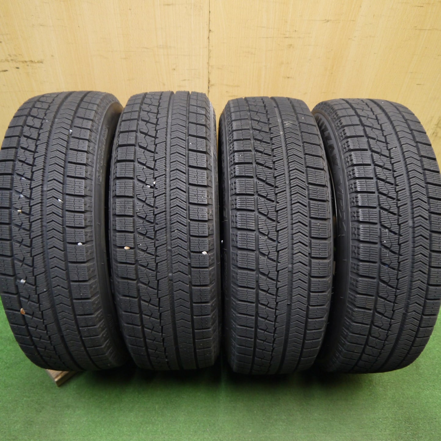 バリ溝!キレイ!ほぼ10分★スタッドレス 175/65R14 ブリヂストン ブリザック VRX Fang ファング 14インチ PCD100/4H★5042204Hス