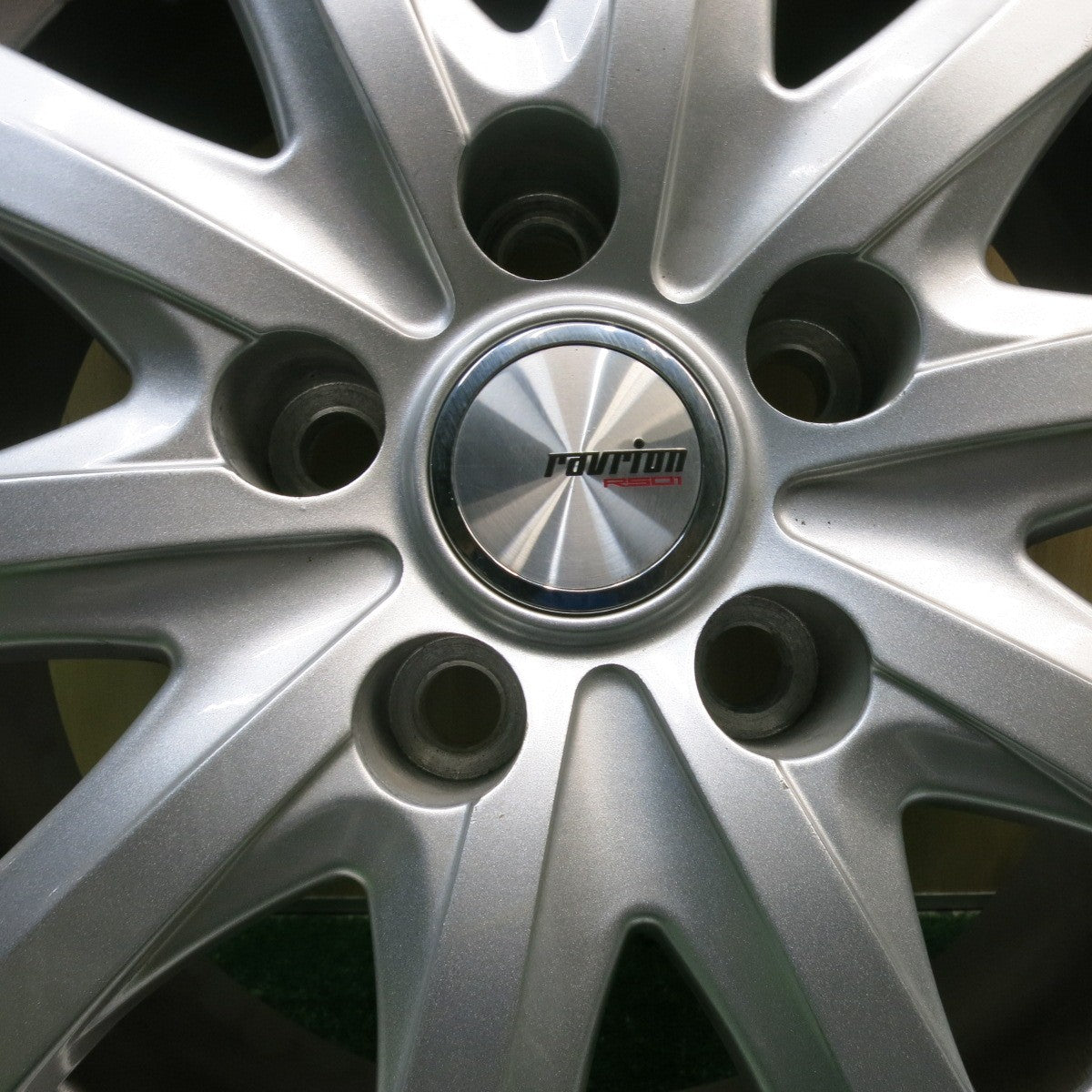 バリ溝!22年!9.5分★スタッドレス 205/60R16 グッドイヤー アイスナビ7 ravrion RS01 ラブリオン 16インチ PCD114.3/5H★5052301AKス