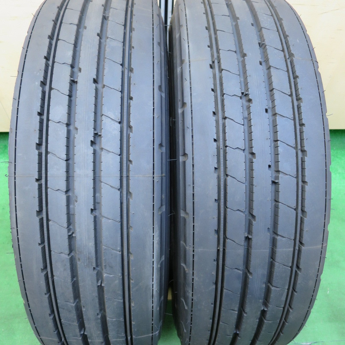 送料無料* 新車外し！24年☆トラック タイヤ 265/70R19.5 140/138J 