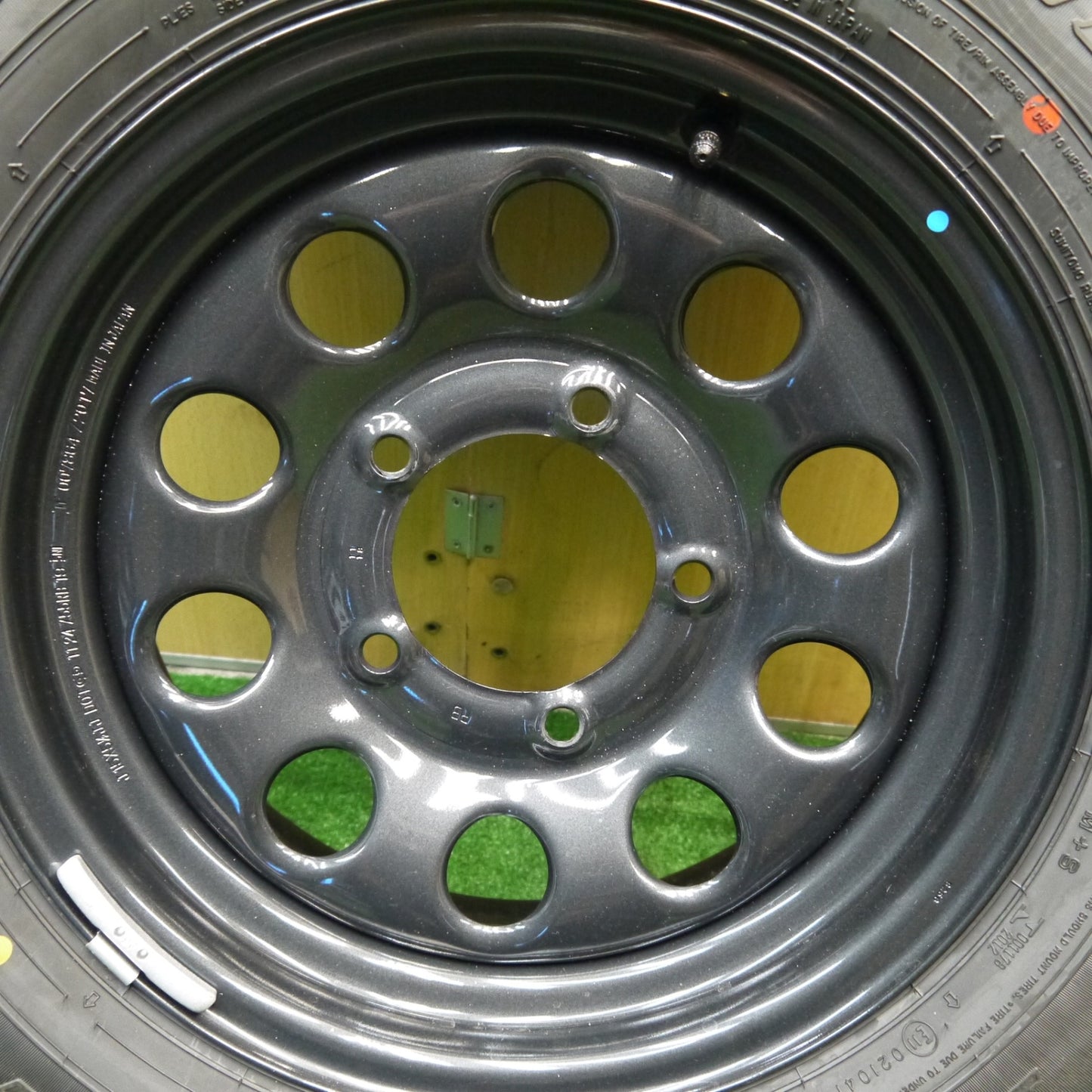 新車外し!24年!1本★スズキ ジムニー シエラ 純正 スチール 195/80R15 ダンロップ AT20 グラントレック スペア 15インチ PCD139.7/5H★5051910Hノ