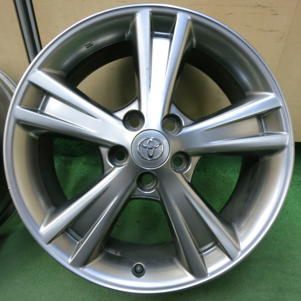 4本価格★トヨタ 30系 ハリアー 純正 ホイール 18インチ 18×7J PCD114.3/5H★5052104SYホ