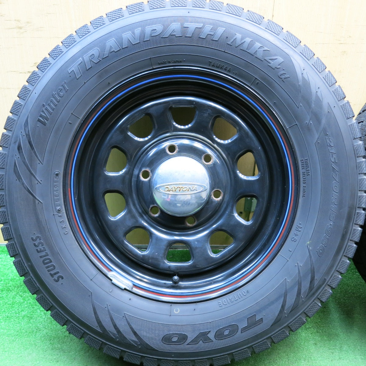 バリ溝!9.5分★スタッドレス DAYTONA デイトナ 215/70R15 トーヨー ウインター トランパス MK4α スチール 15インチ PCD139.7/6H★5053104HAス
