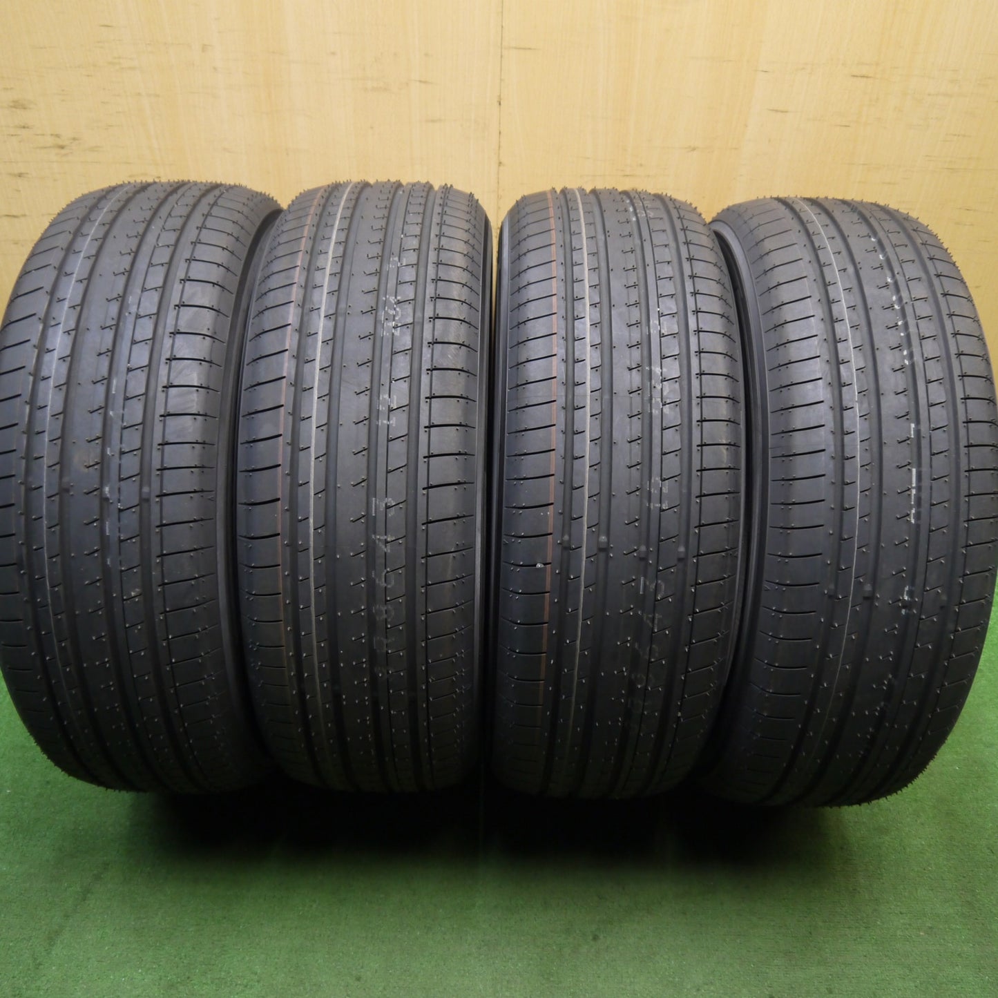 新車外し!25年★225/55R18 ヨコハマ アドバン V61 タイヤ 18インチ レクサス LBX エクストレイル フォレスター デリカD:5 等★5062306Hノタ