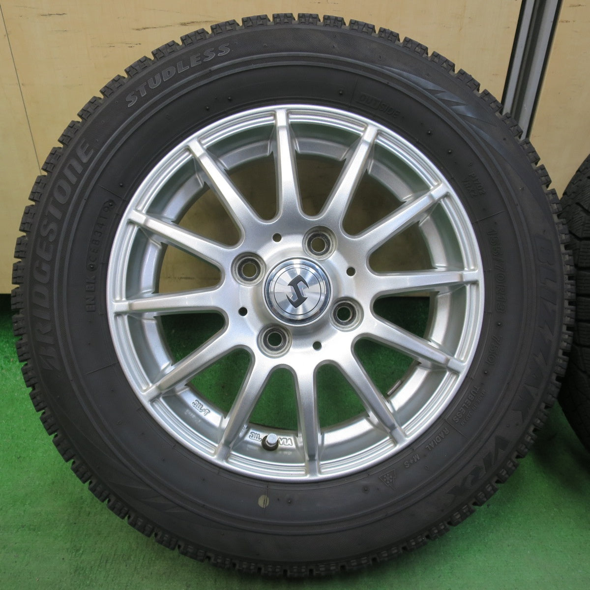 キレイ★スタッドレス 155/70R13 ブリヂストン ブリザック VRX 社外 アルミ 13インチ PCD100/4H★5042510イス