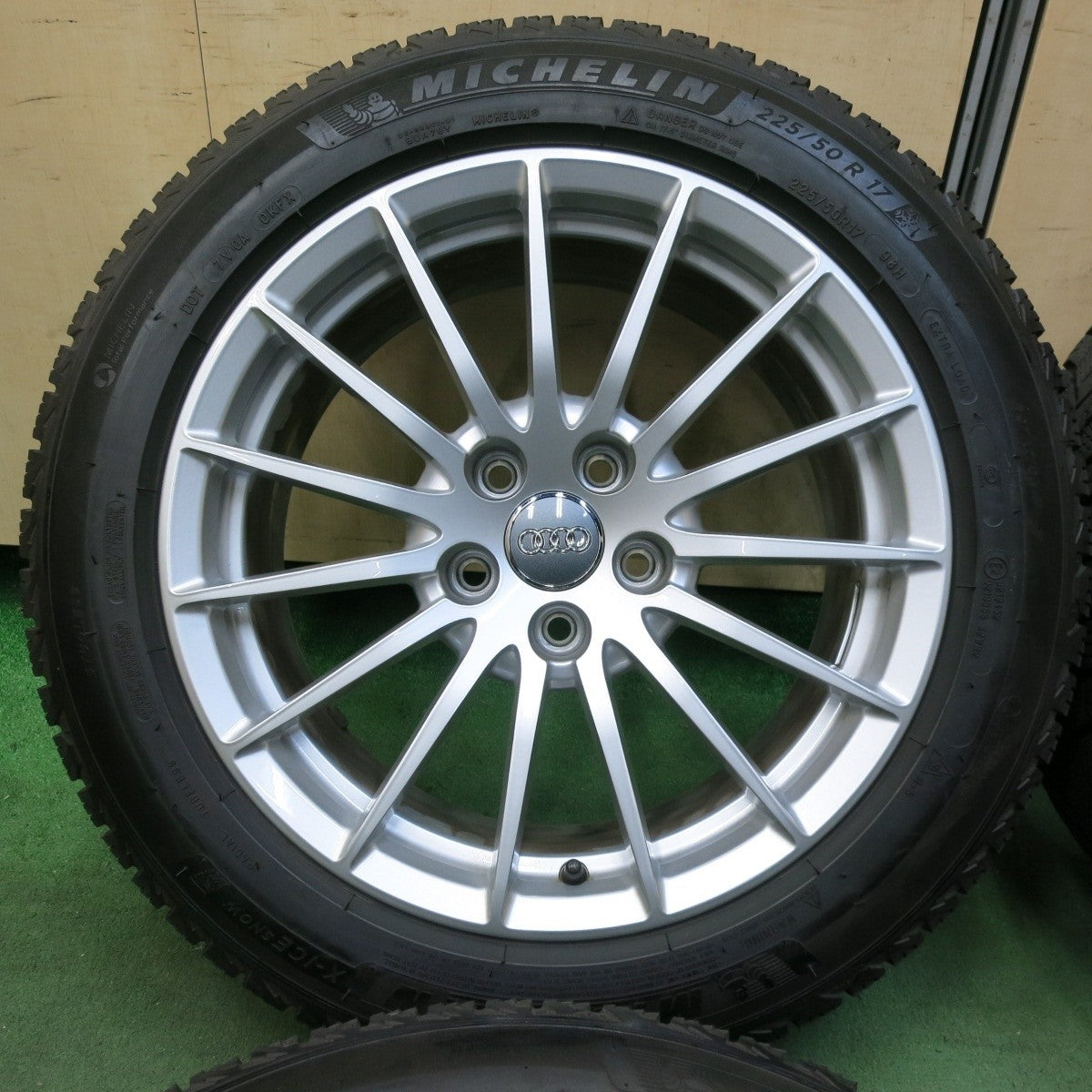 バリ溝!キレイ!9.5分★アウディ A4 A5 純正 225/50R17 スタッドレス ミシュラン X-ICE SNOW 17インチ PCD1★5013004SYス