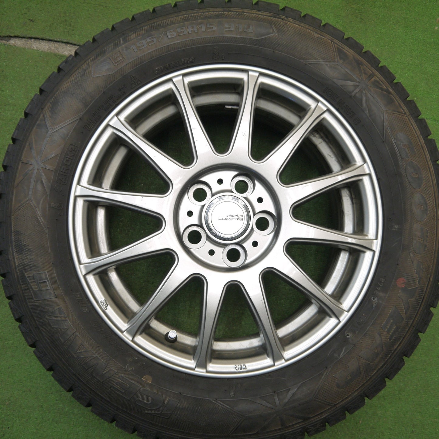 バリ溝!キレイ!ほぼ10分★プリウス 等 195/65R15 スタッドレス グッドイヤー アイスナビ6 ravrion LUMIERE ラブリオン 15インチ PCD100/5H★5042801Hス