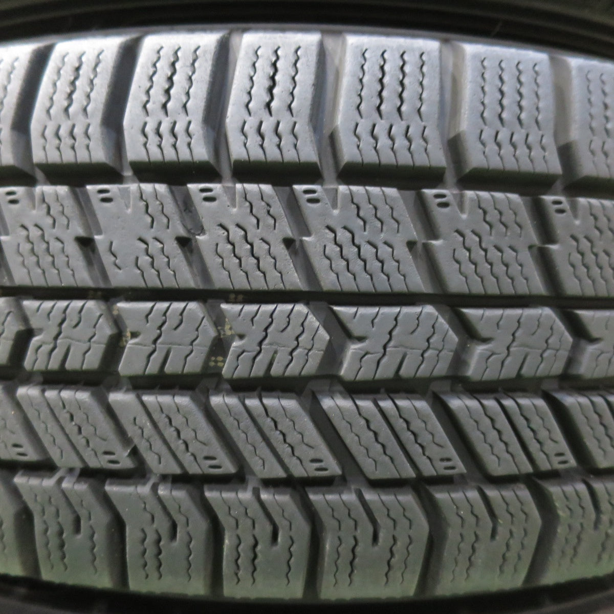 バリ溝!22年!キレイ!9分★スタッドレス 175/65R15 グッドイヤー アイスナビ8 ravrion RS01 ラブリオン 15インチ PCD100/4H★5092907イス
