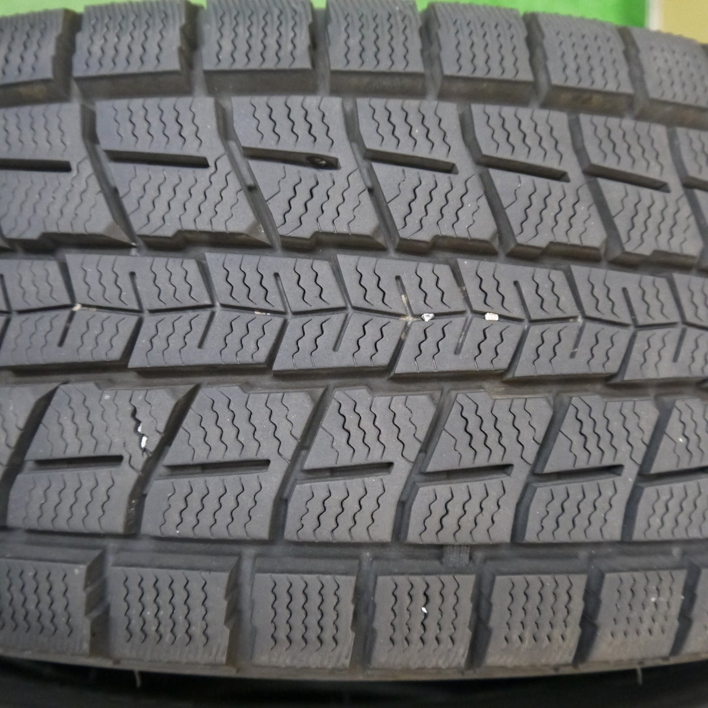 バリ溝!21年!9分★スタッドレス 215/70R16 ダンロップ ウインターマックス SJ8 SJ8+ タイヤ 16インチ アウトランダー デリカ D:5 等★5051208Hスタ