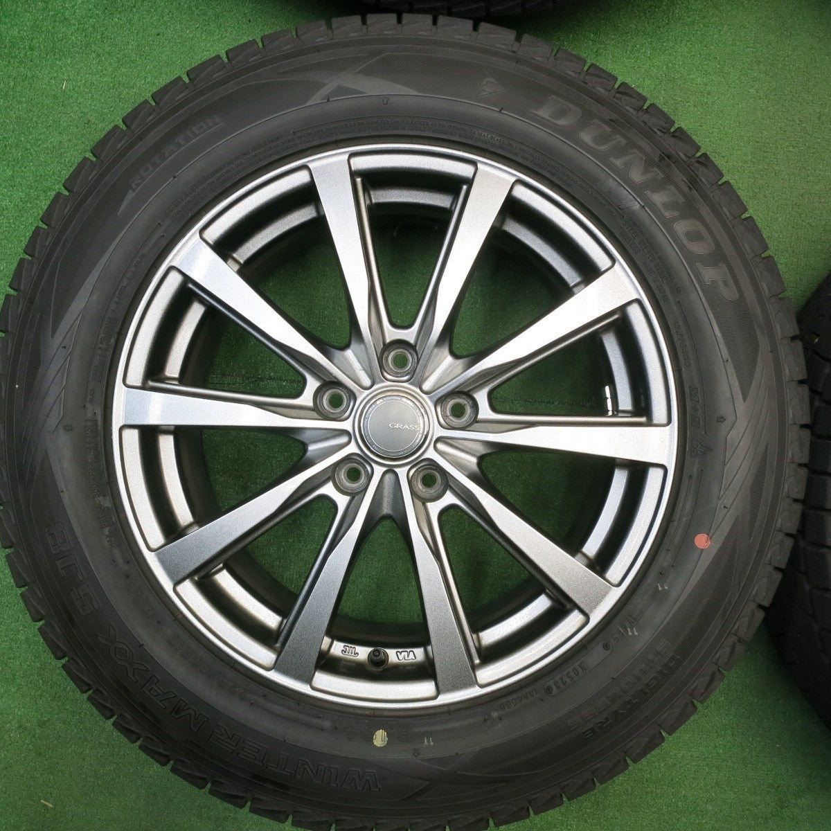バリ溝!23年!キレイ!9.5分以上★スタッドレス 225/65R17 ダンロップ ウインターマックス SJ8 GRASS グラス 17インチ PCD114.3/5H★5041507TNス