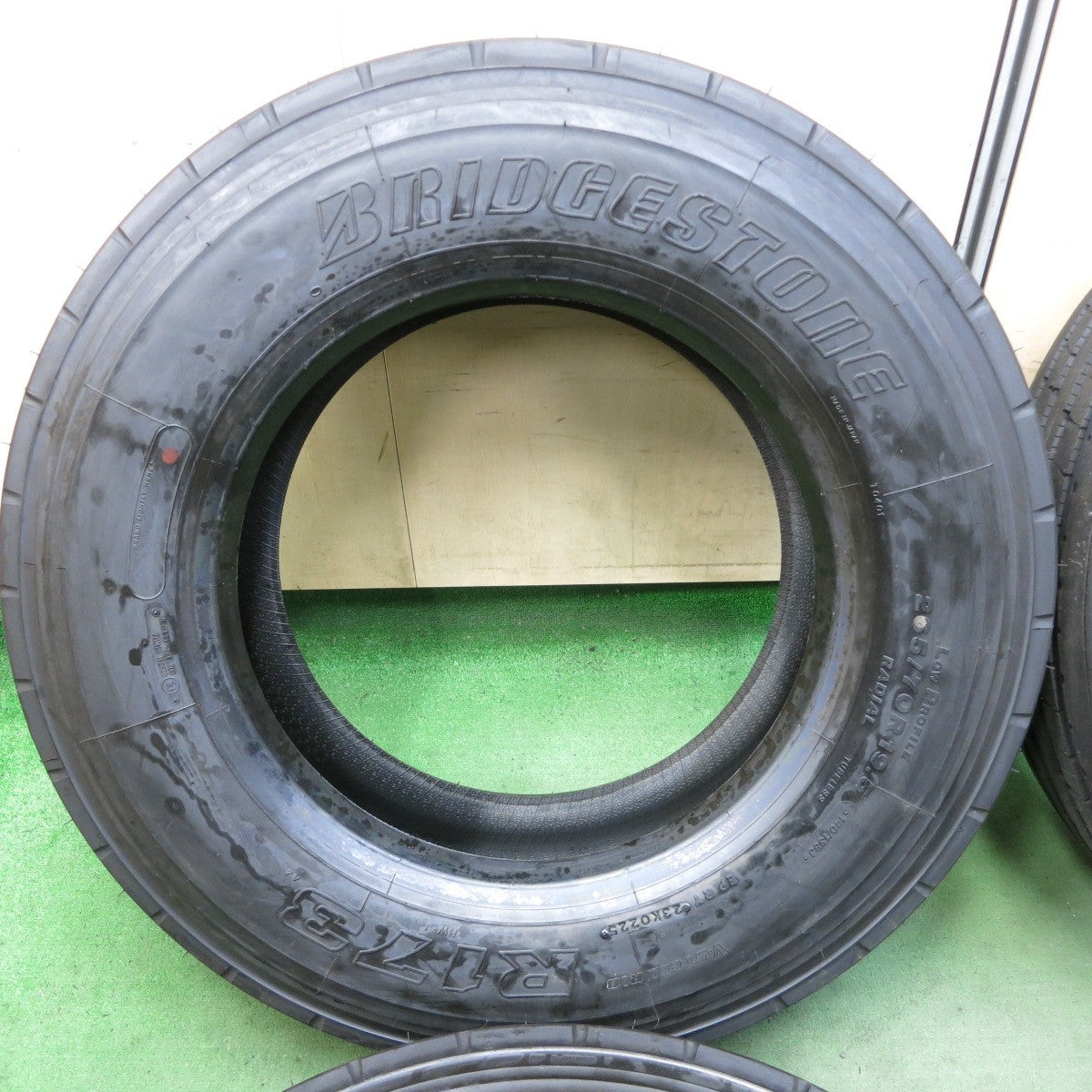 新車外し!25年★トラック タイヤ 265/70R19.5 140/138J ブリヂストン R173 19.5インチ★5100703ナノタ