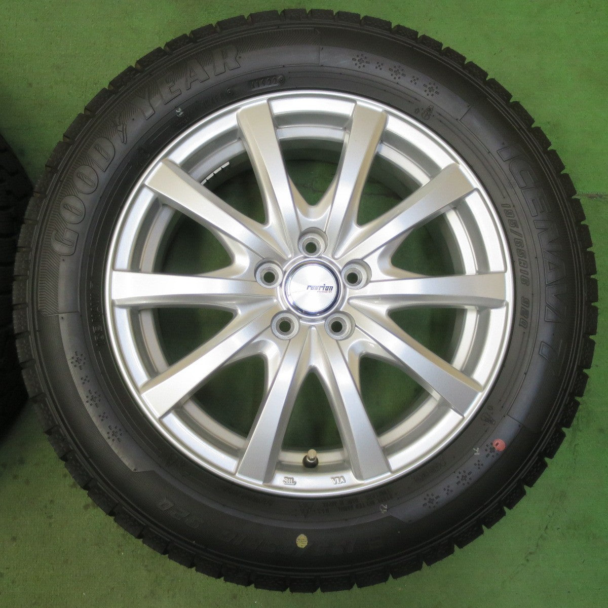 超バリ溝!22年!キレイ!ほぼ10分★ライズ ロッキー 等 195/65R16 スタッドレス グッドイヤー アイスナビ7 ravrion RS01 ラブリオン 16インチ PCD100/5H★5090904イス