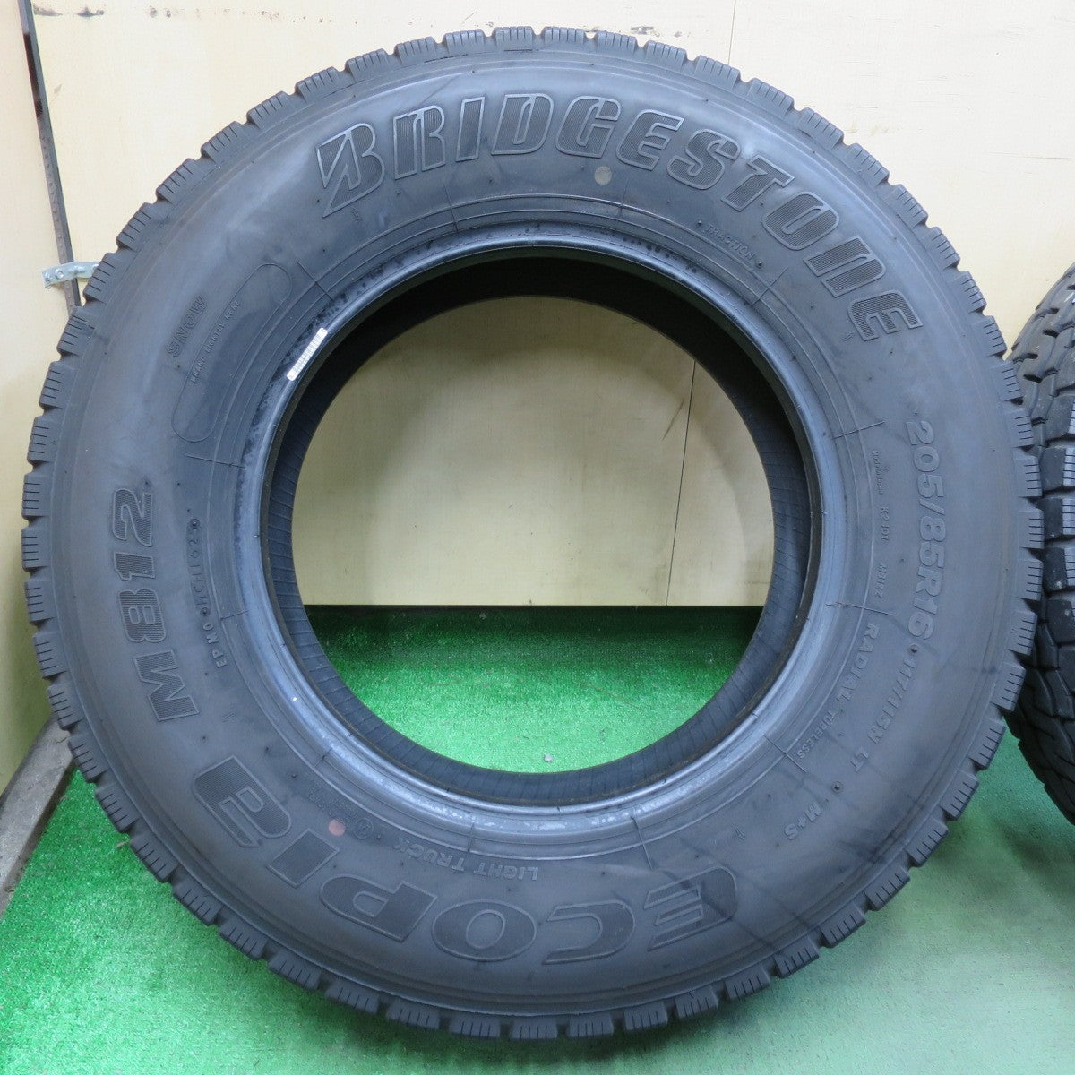 バリ溝!25年!8.5分!6本★トラック タイヤ 205/85R16 117/115N ブリヂストン エコピア M812 ミックス オールシーズン 16インチ★5102311イスタ