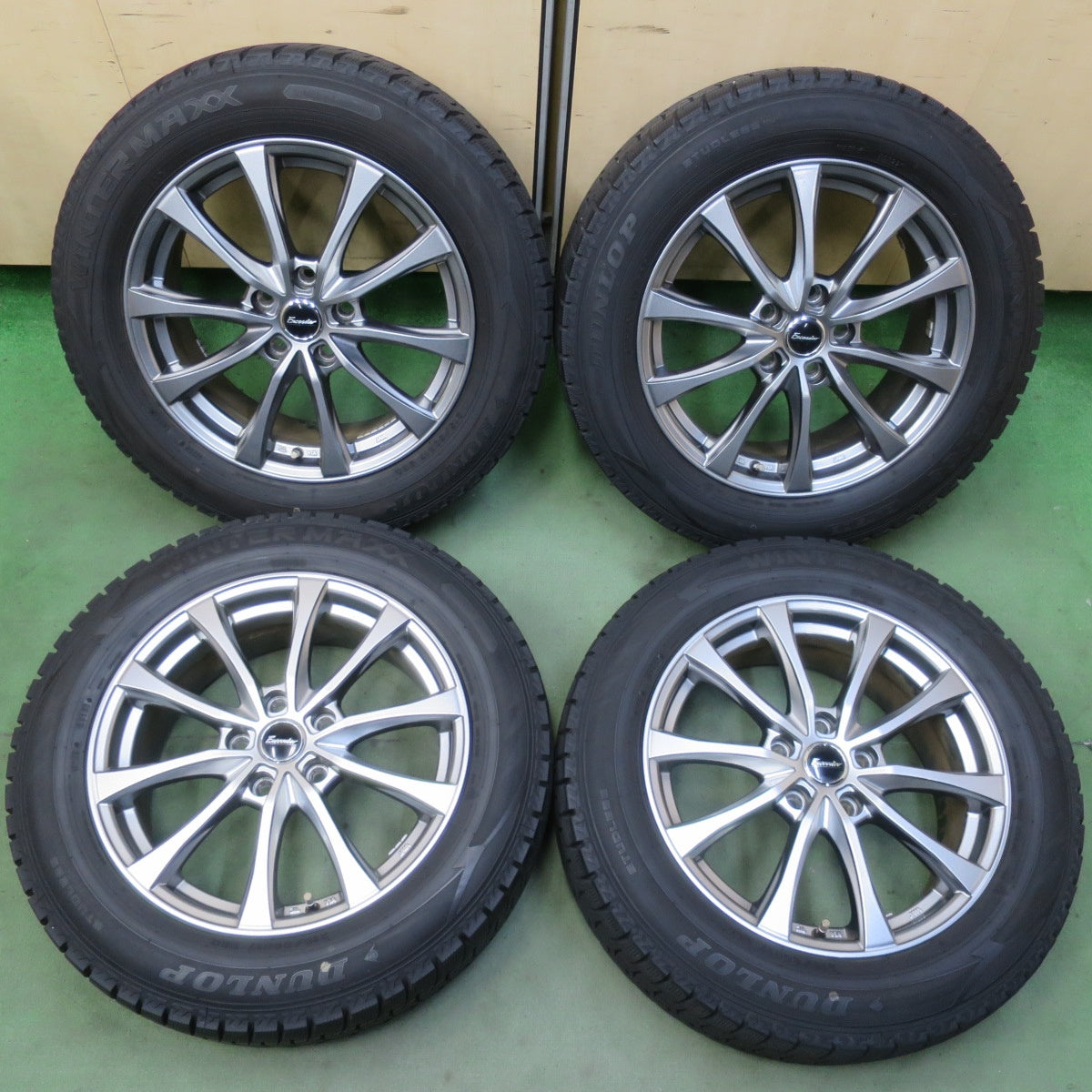 バリ溝!22年!キレイ!9.5分◎スタッドレス 215/60R17 ダンロップ ウインターマックス WM02 Exceeder エクシーダー 17インチ PCD114.3/5H◎6101201イス