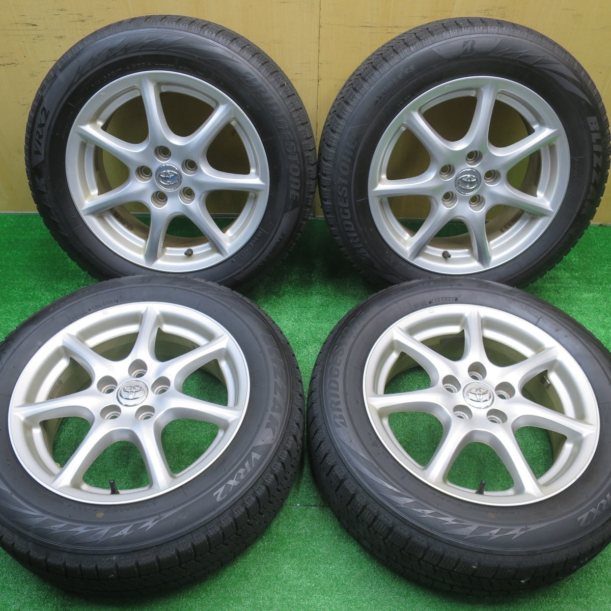 4本価格!22年★トヨタ 50系 エスティマ 純正 215/60R17 スタッドレス ブリヂストン ブリザック VRX2 17インチ PCD114.3/5H★5101603NJス