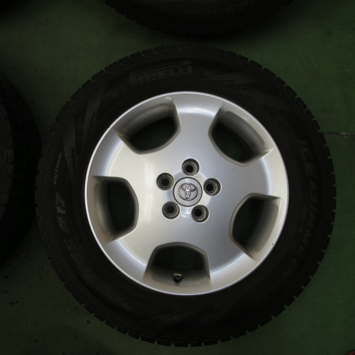 バリ溝!9分★トヨタ クルーガー 純正 225/65R17 スタッドレス ピレリ アイスアシンメトリコ 17インチ PCD114.3/5H★5090304TTス
