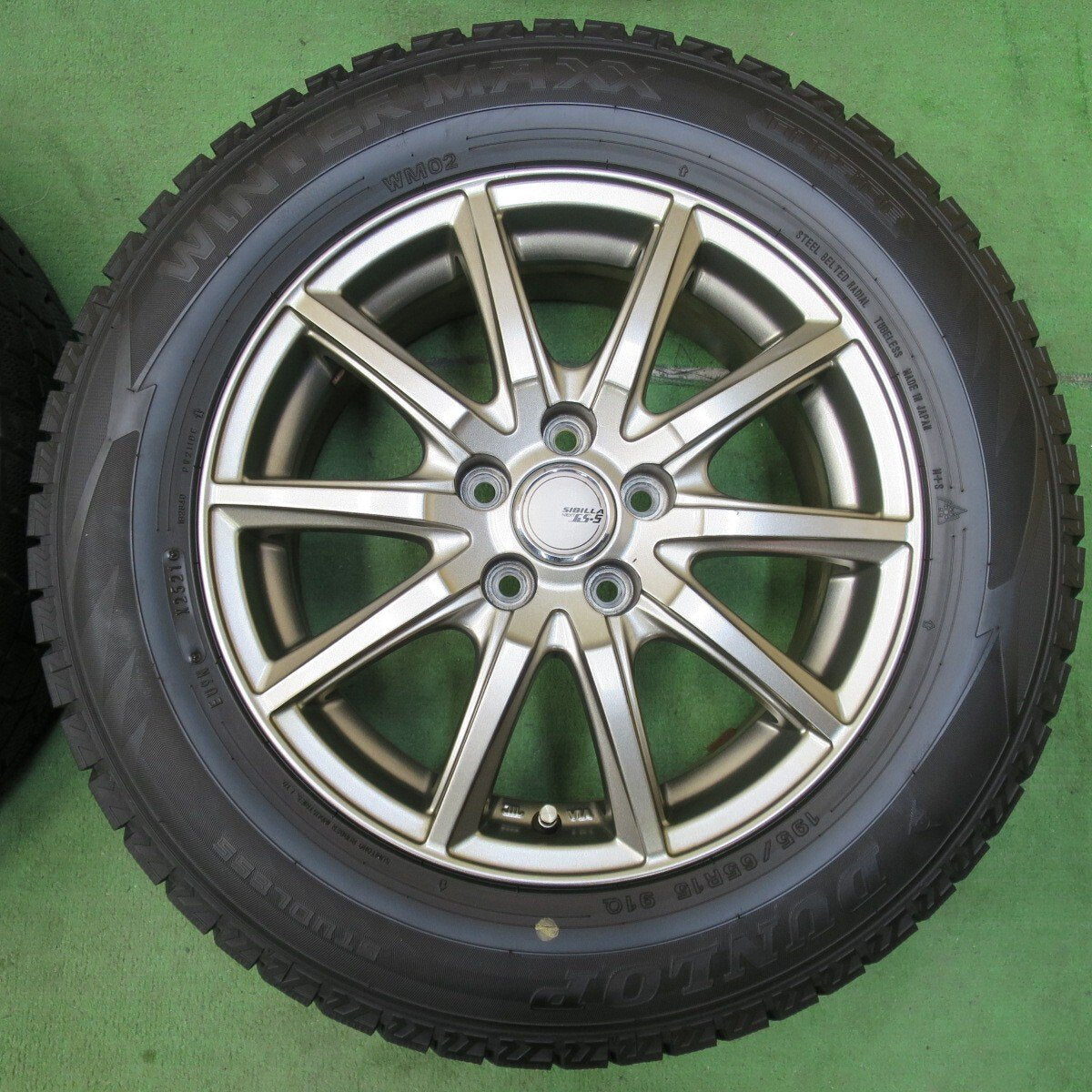 バリ溝!21年!キレイ!8.5分★プリウス 等 195/65R15 スタッドレス ダンロップ ウインターマックス WM02 SIBILLA NEXT GS-5 シビラ 15インチ PCD100/5H★5012503イス