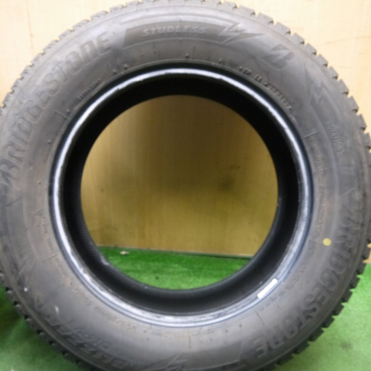 バリ溝!22年!8.5分★スタッドレス 235/65R17 ブリヂストン ブリザック DM-V3 タイヤ 17インチ ボルボ アウディ 等★5091001Hスタ