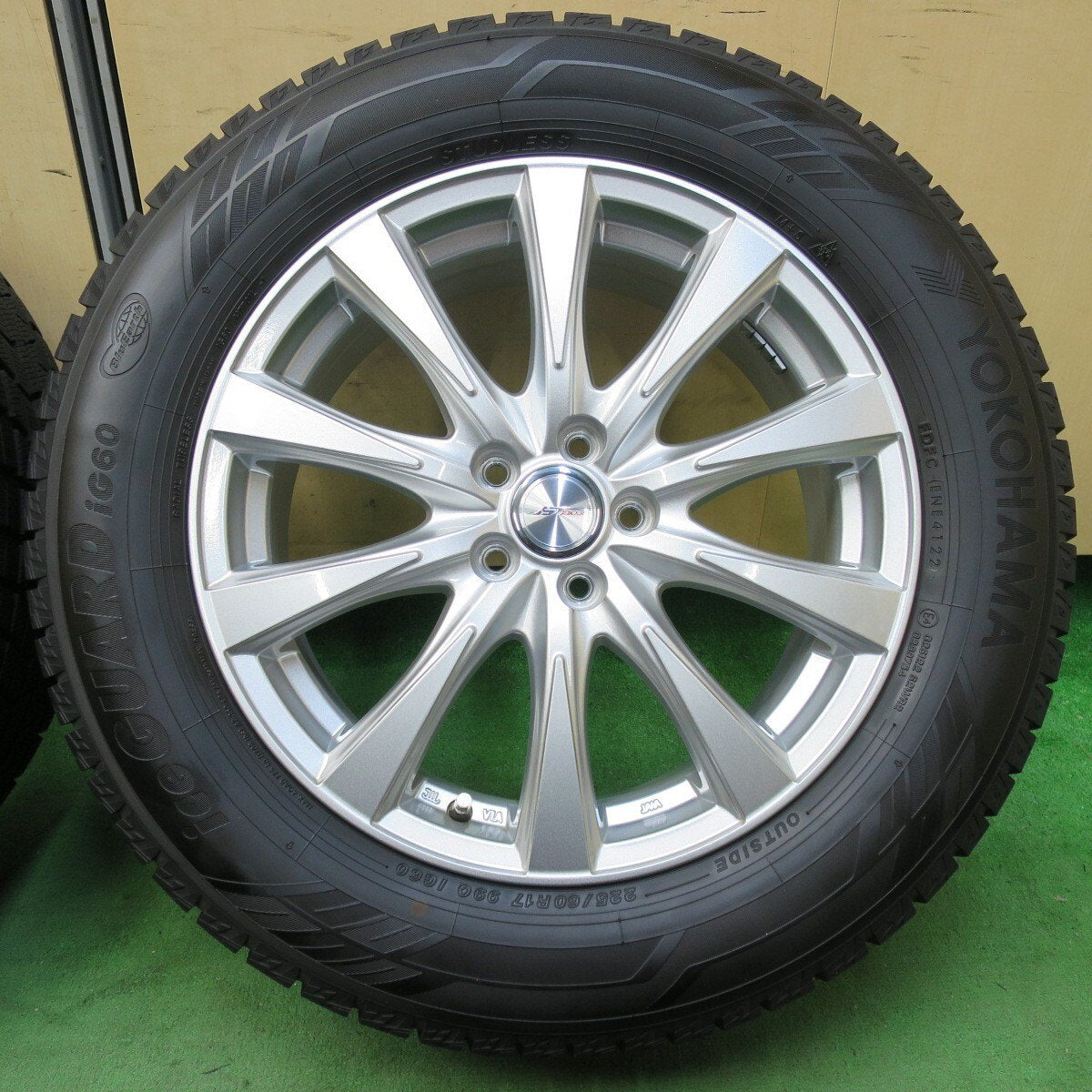 超バリ溝!22年!キレイ!ほぼ10分★フォレスター 等 225/60R17 スタッドレス ヨコハマ アイスガード iG60 JOKER ジョーカー 17インチ PCD100/5H★5021107イス