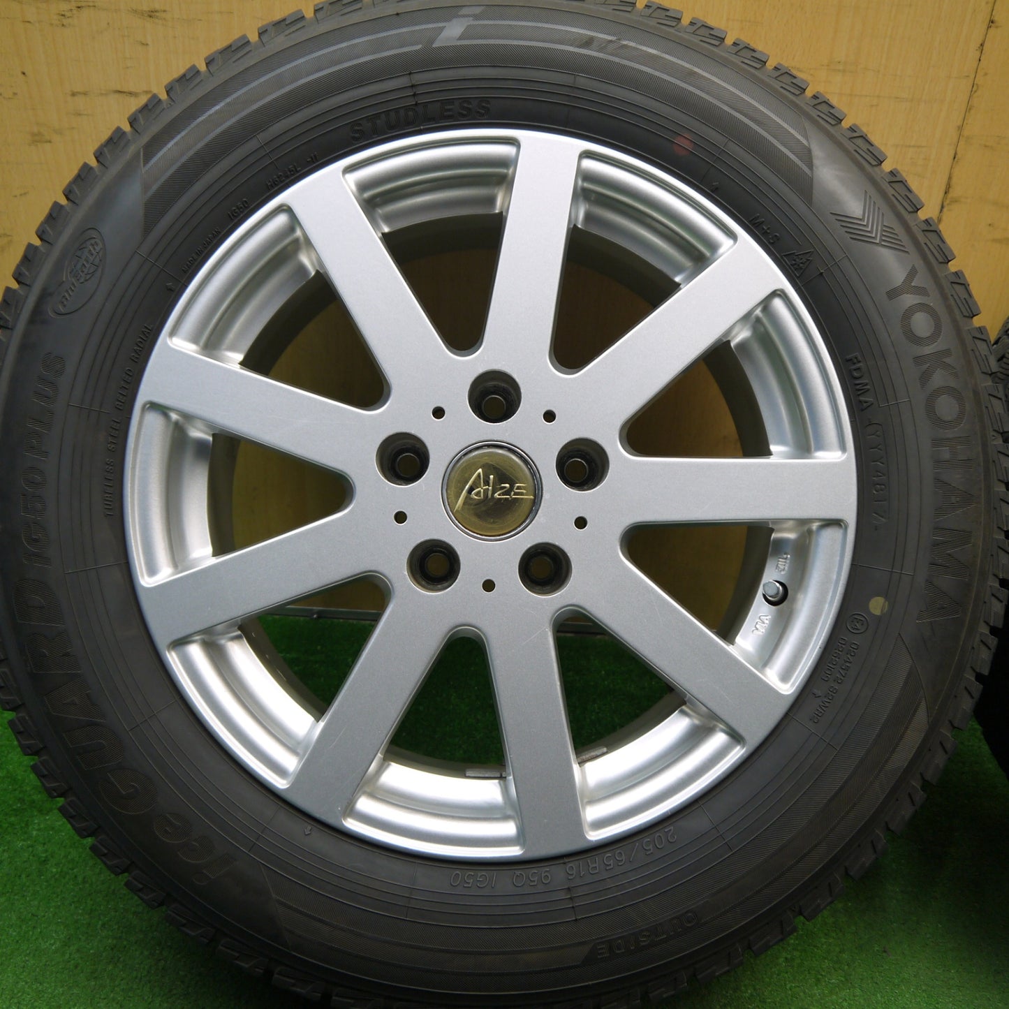 バリ溝!9.5分★スタッドレス 205/65R16 ヨコハマ アイスガード iG50 プラス ALZE 16インチ PCD114.3/5H★5043008Hス