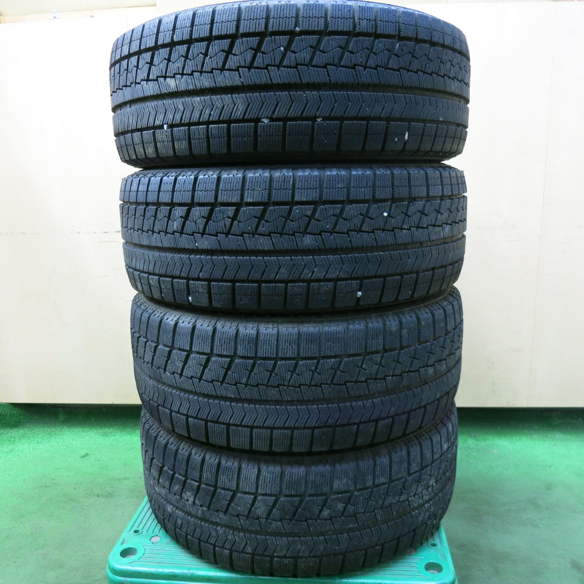 バリ溝!21年!9.5分★シトロエン C3 純正 205/55R16 スタッドレス ブリヂストン ブリザック VRX 16インチ PCD108/4H★5090602SKス