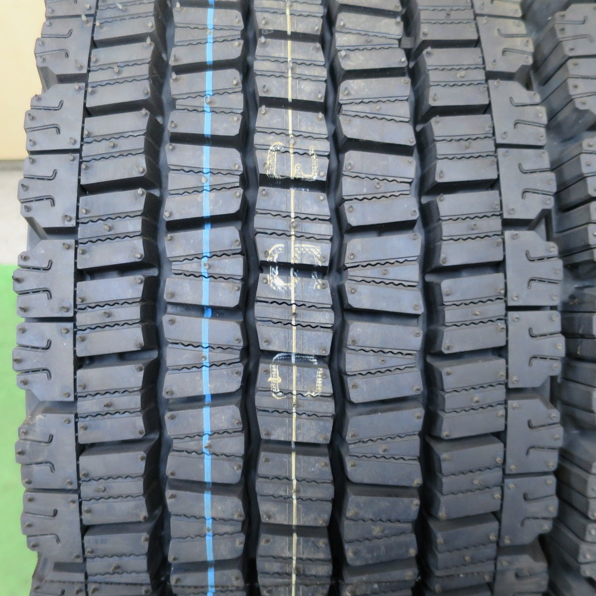 未使用!25年!2本★トラック タイヤ 245/70R19.5 136/134J スタッドレス ダンロップ デクテス SP081 DECTES 19.5インチ★6021001ナスタ