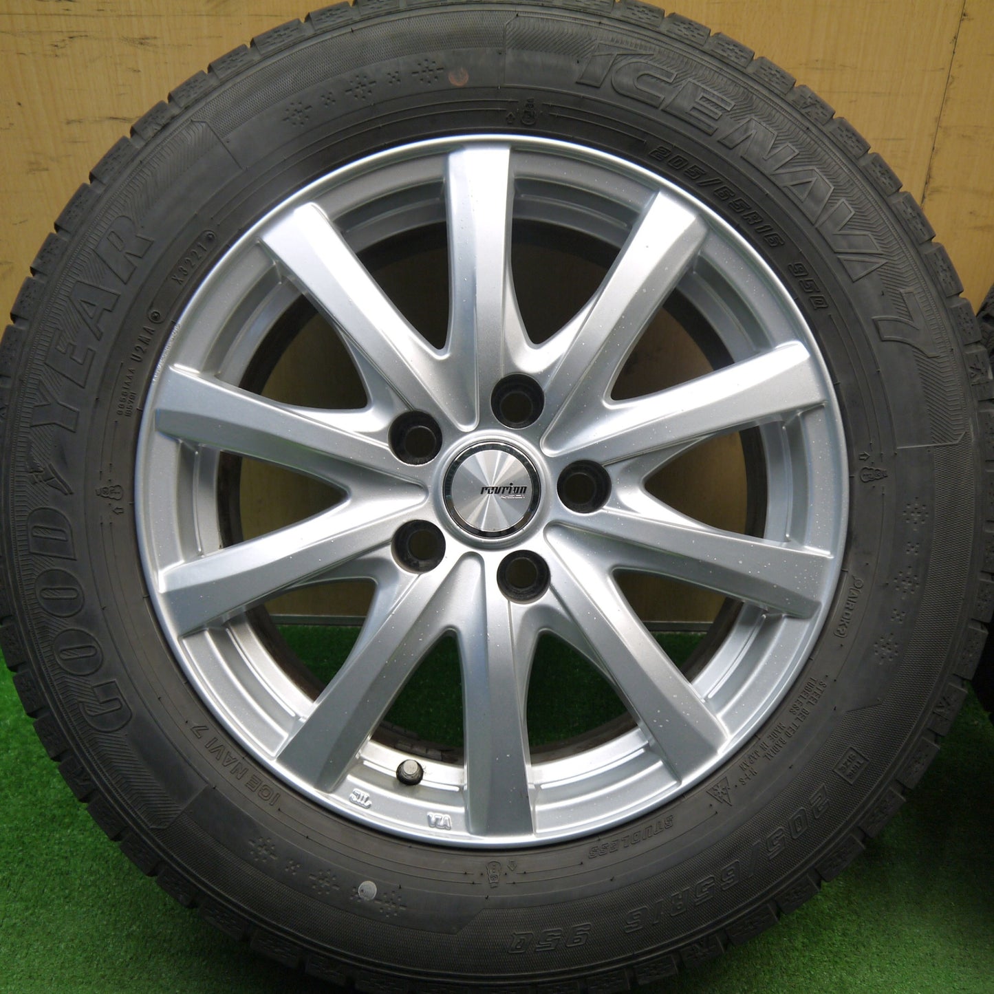 バリ溝!21年!8.5分★スタッドレス 205/65R16 グッドイヤー アイスナビ7 ravrion RS01 ラブリオン 16インチ PCD114.3/5H★5041604Hス