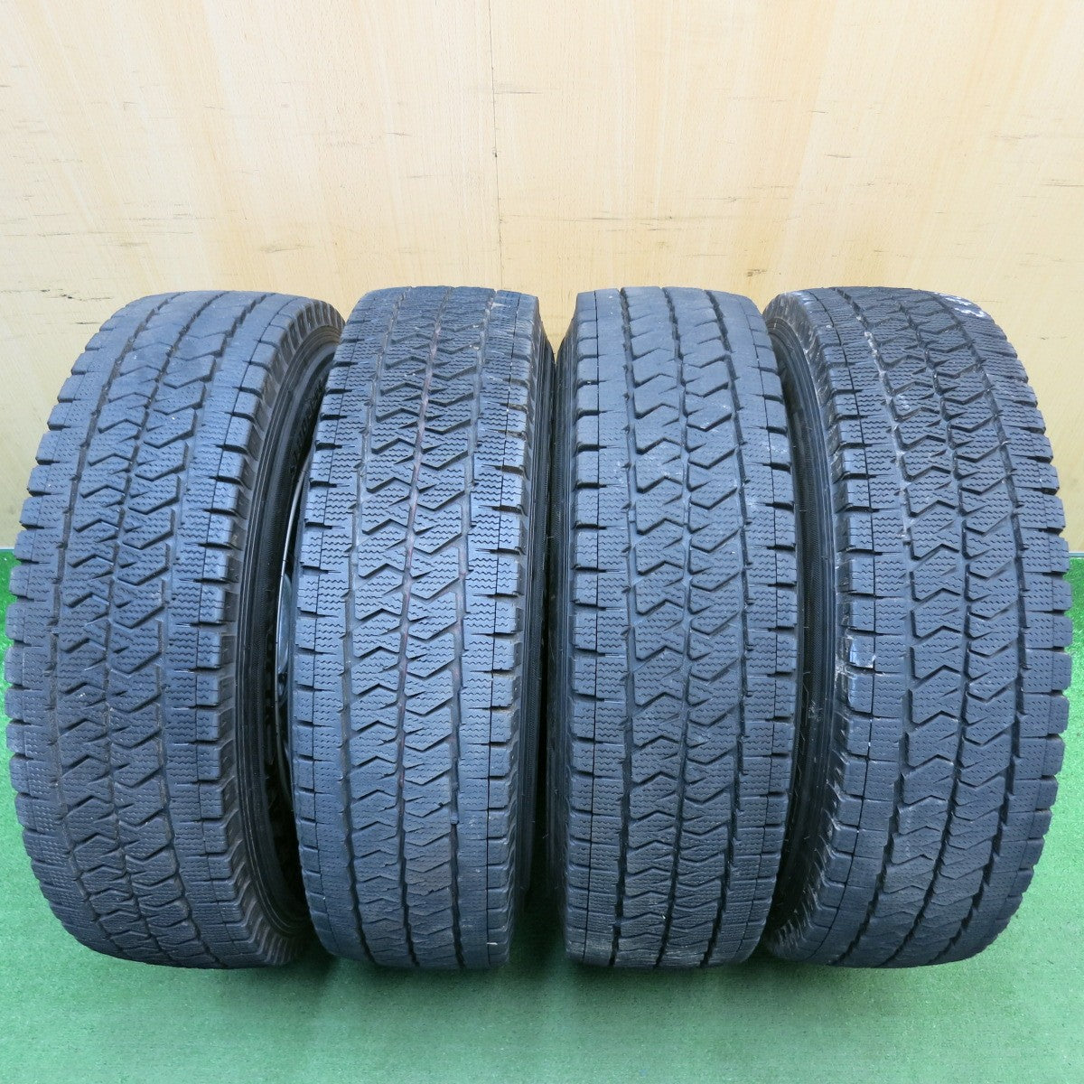 バリ溝!24年!キレイ!9分★スタッドレス 195/80R15 107/105N ブリヂストン ブリザック VL10 スチール ホイール 15インチ PCD139.7/6H★6040514HAス