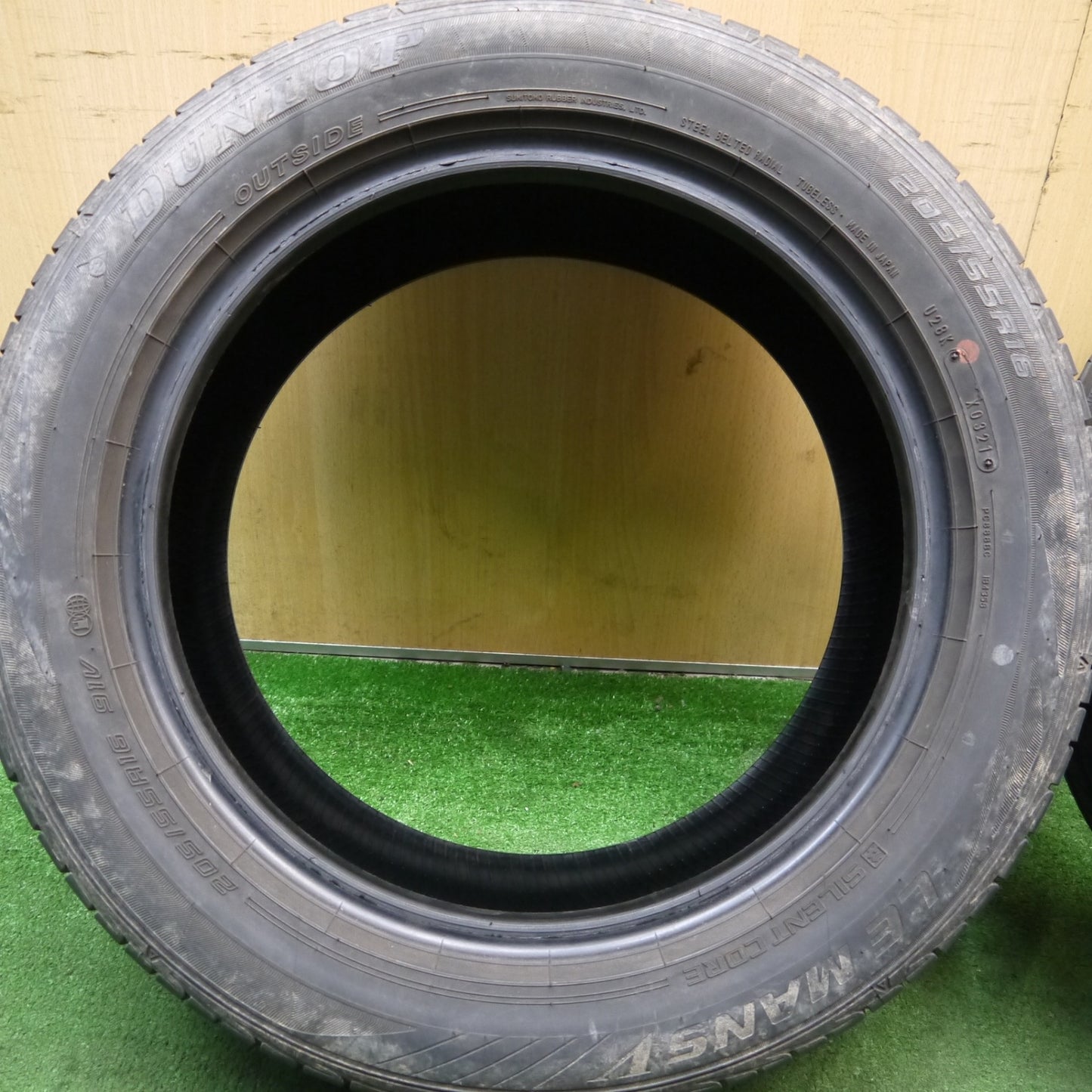バリ溝!21年!9.5分★205/55R16 ダンロップ LE MANS V ルマン5 タイヤ 16インチ インプレッサ 86 BRZ ヴォクシー ノア 等★5090909Hノタ