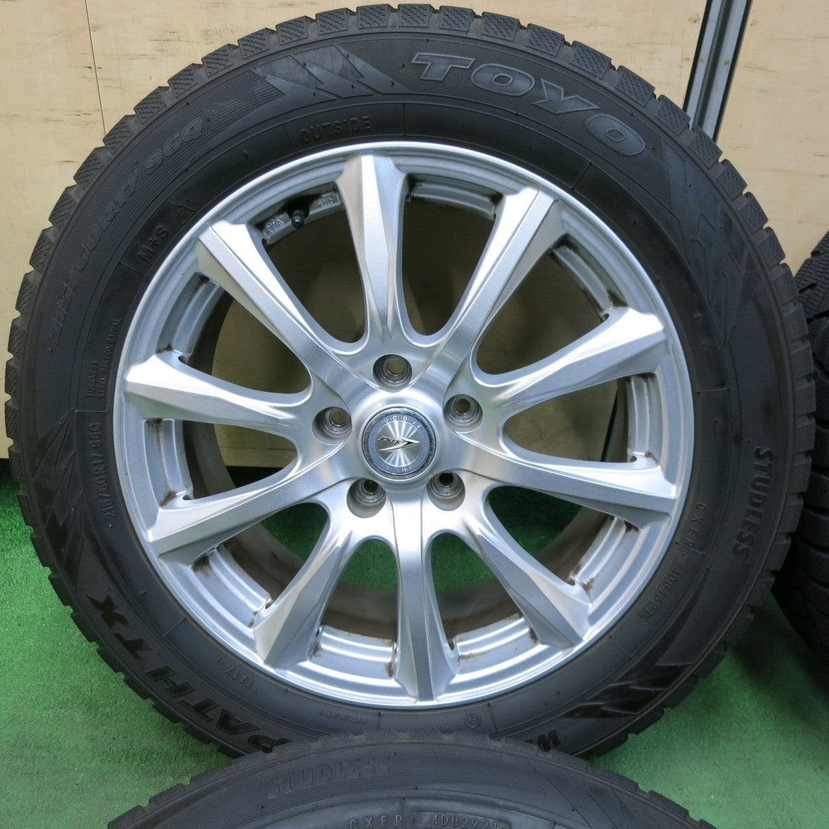 バリ溝!21年!9分★スタッドレス 215/60R17 トーヨー ウインター トランパス TX JOKER ジョーカー 17インチ PCD114.3/5H★4112906SYス